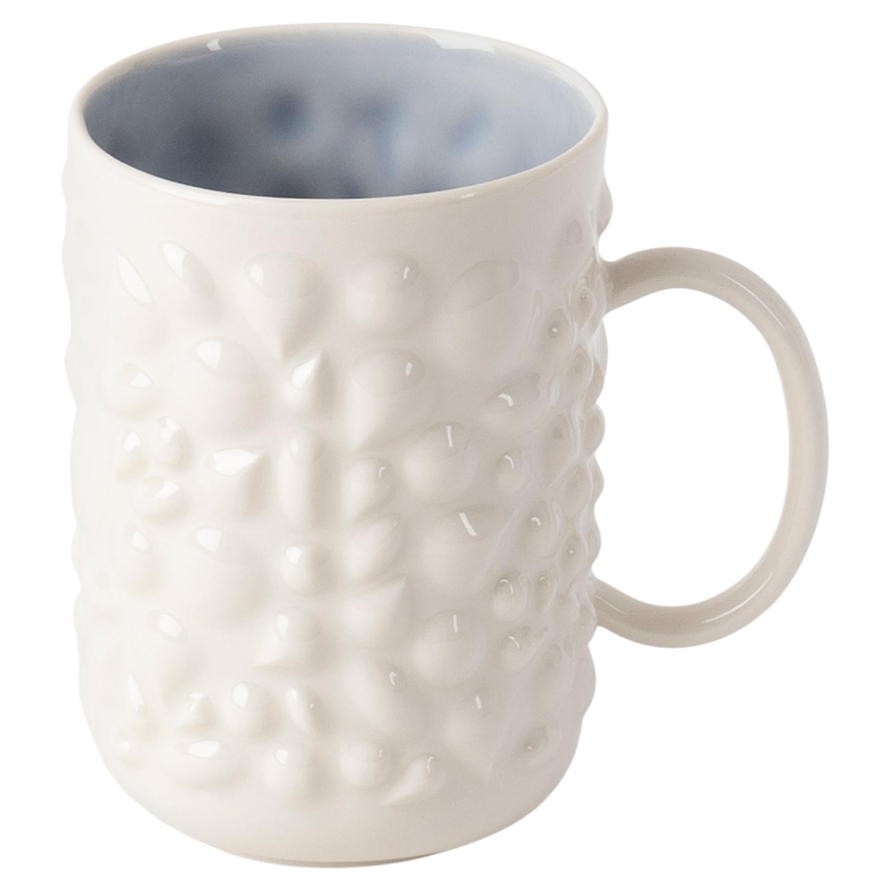 Tasse à latte en porcelaine contemporaine moderne Justine avec poignée, blanc et bleu en vente