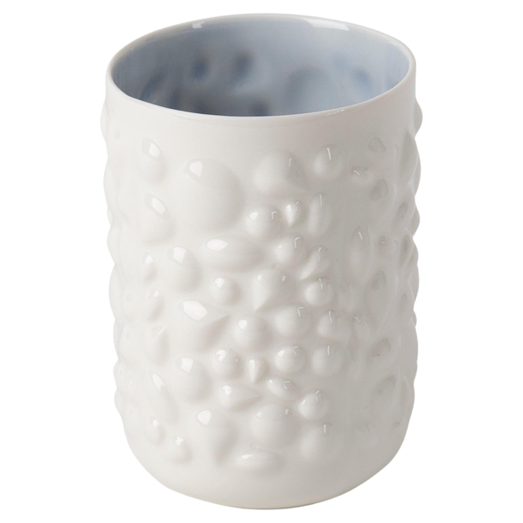 Tasse à thé moderne contemporaine en porcelaine Justine sans poignée, blanc et bleu en vente