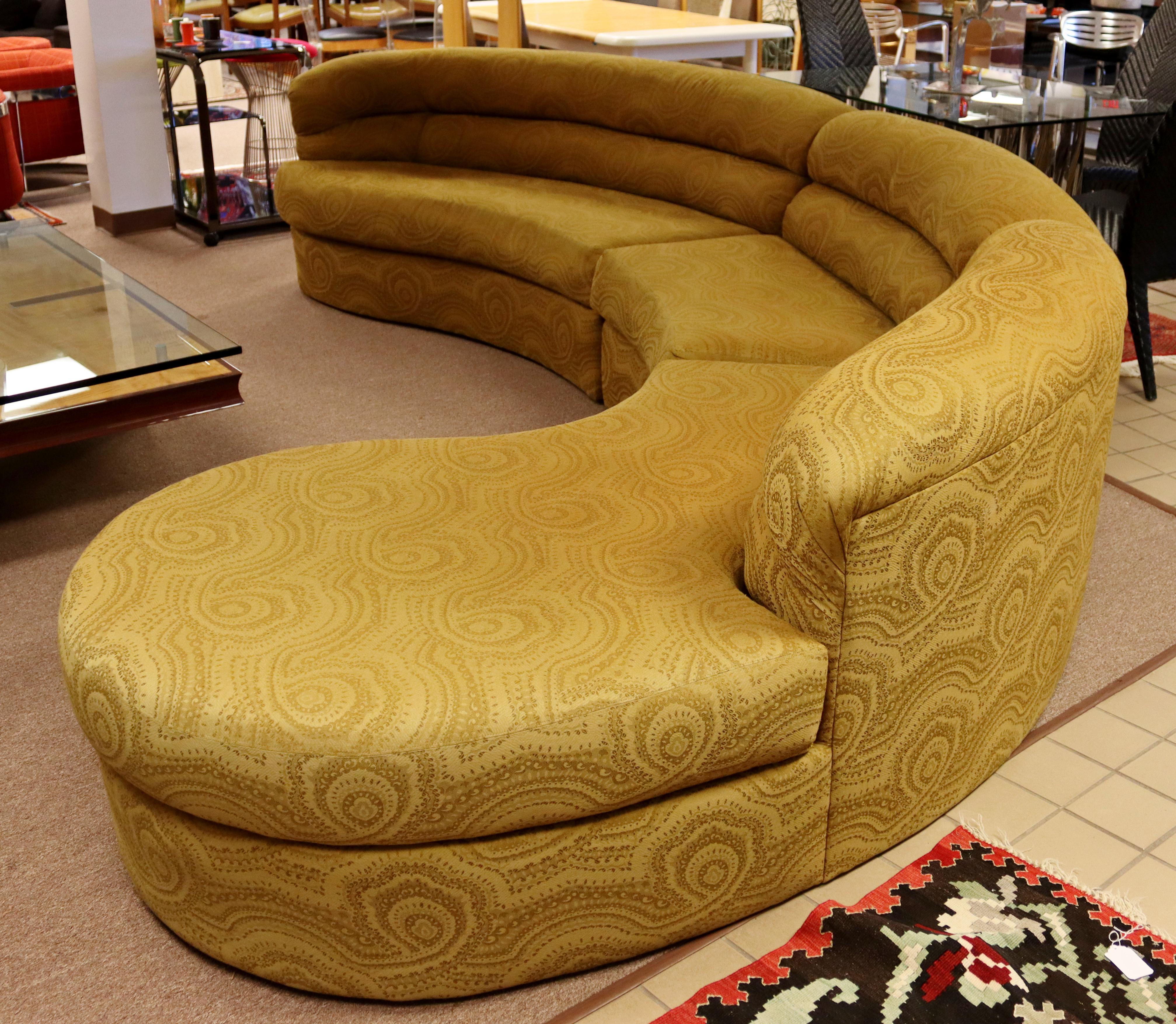 Contemporary Modern Directional Sculptural Serpentine Sofa Sectional, 1980s In Good Condition In Keego Harbor, MI