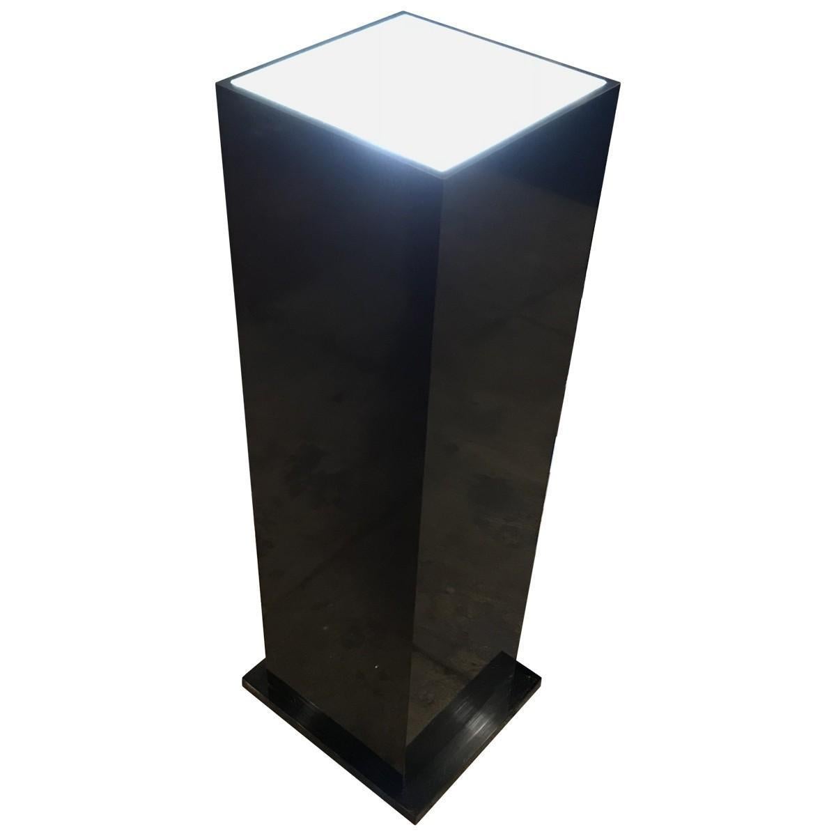 Contemporary Modern Lacquered Wood Lighted Pedestals In Good Condition For Sale In Pasadena, CA