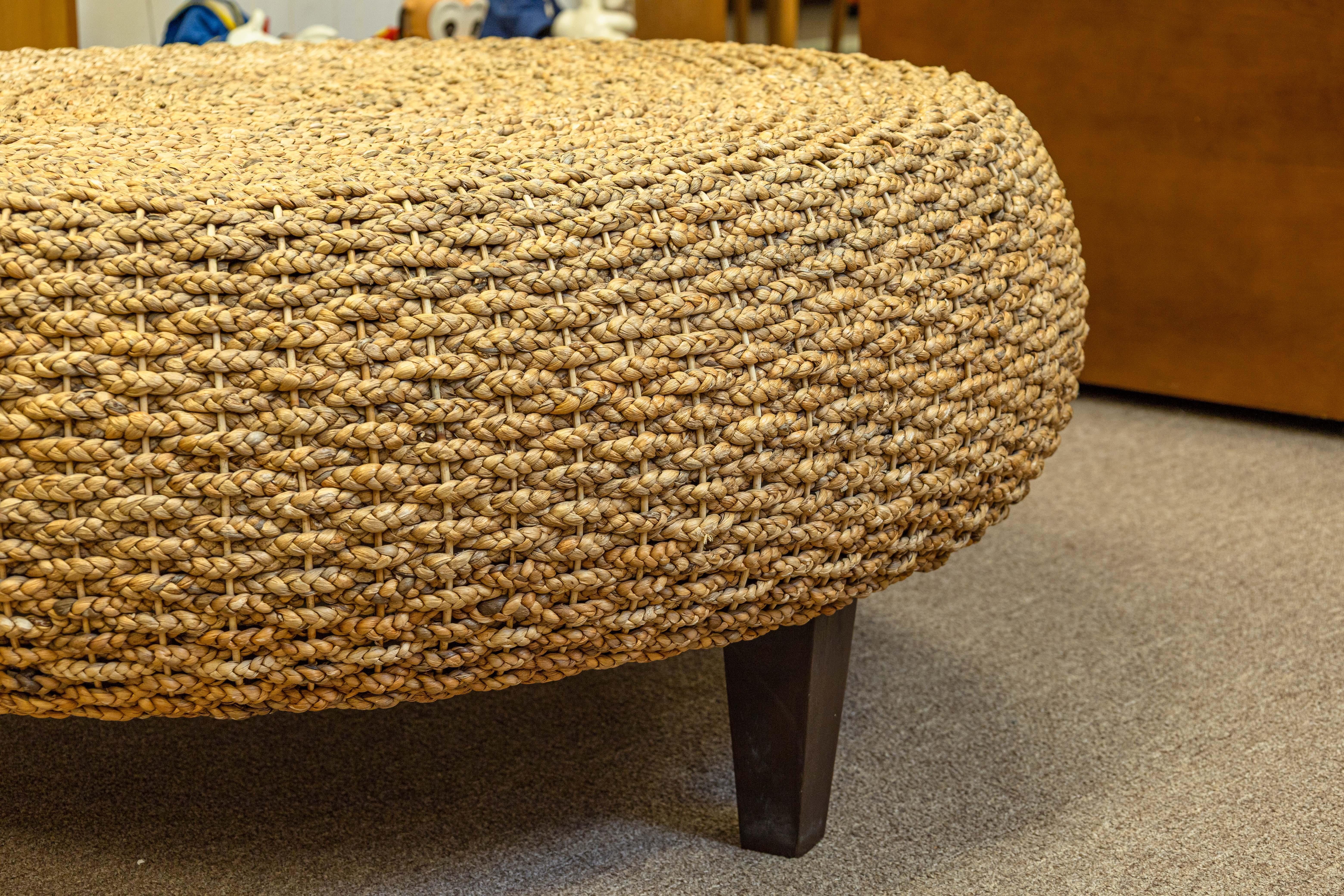 Table basse surdimensionnée contemporaine Modernity Large Round Woven Rattan Ottoman Coffee Table Bon état - En vente à Keego Harbor, MI