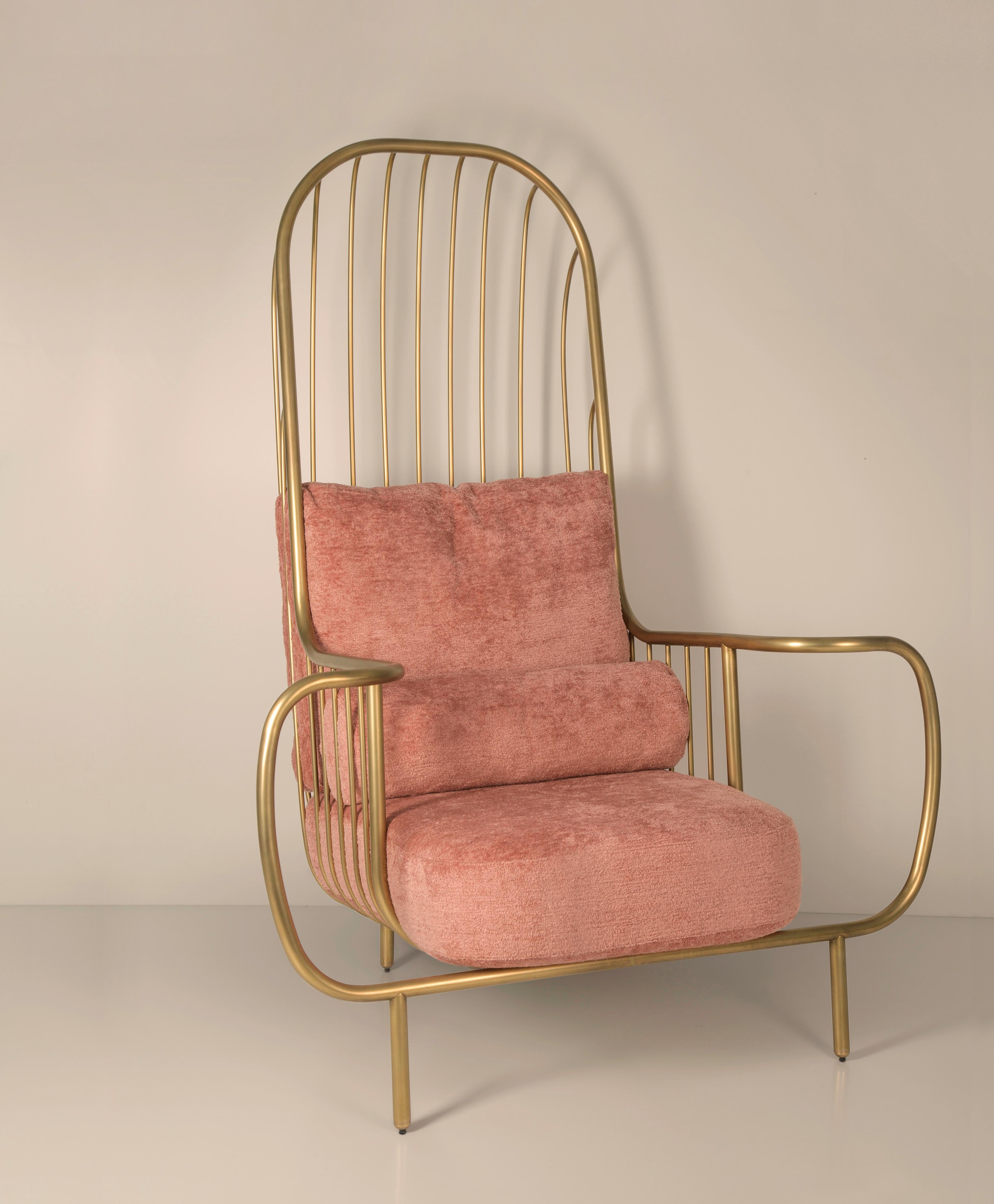 Inspiration:
The sculptural forms of the 30s inspired the Liberty Collection. The tubular and steel structures that have marked those years are combined with a new inspiration that emphasizes the antagonistic feeling of deprivation of liberty. This