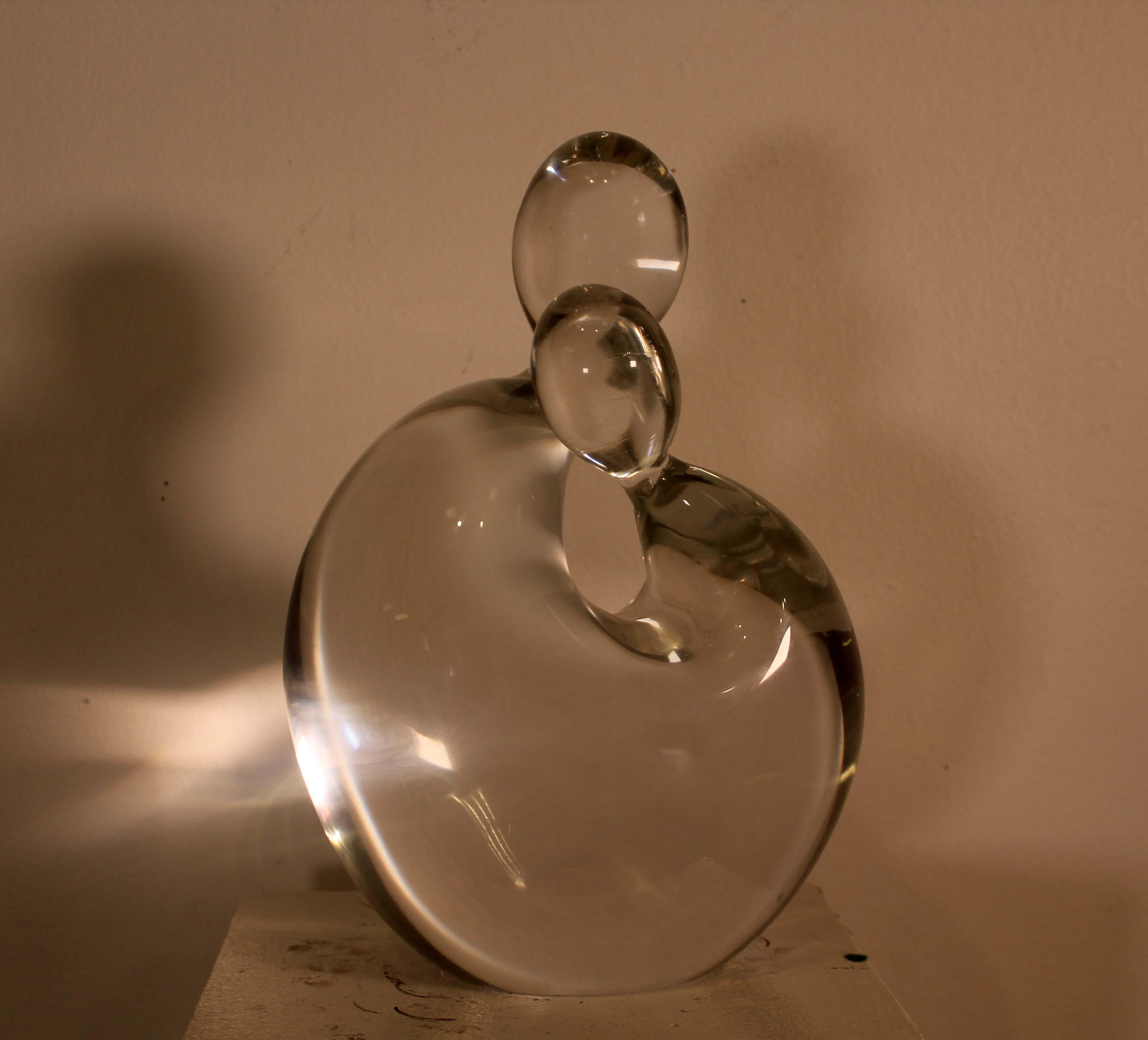 2 Figure glass sculpture by Venetian artist Livio Seguso. In excellent condition. Dimensions: 7.5