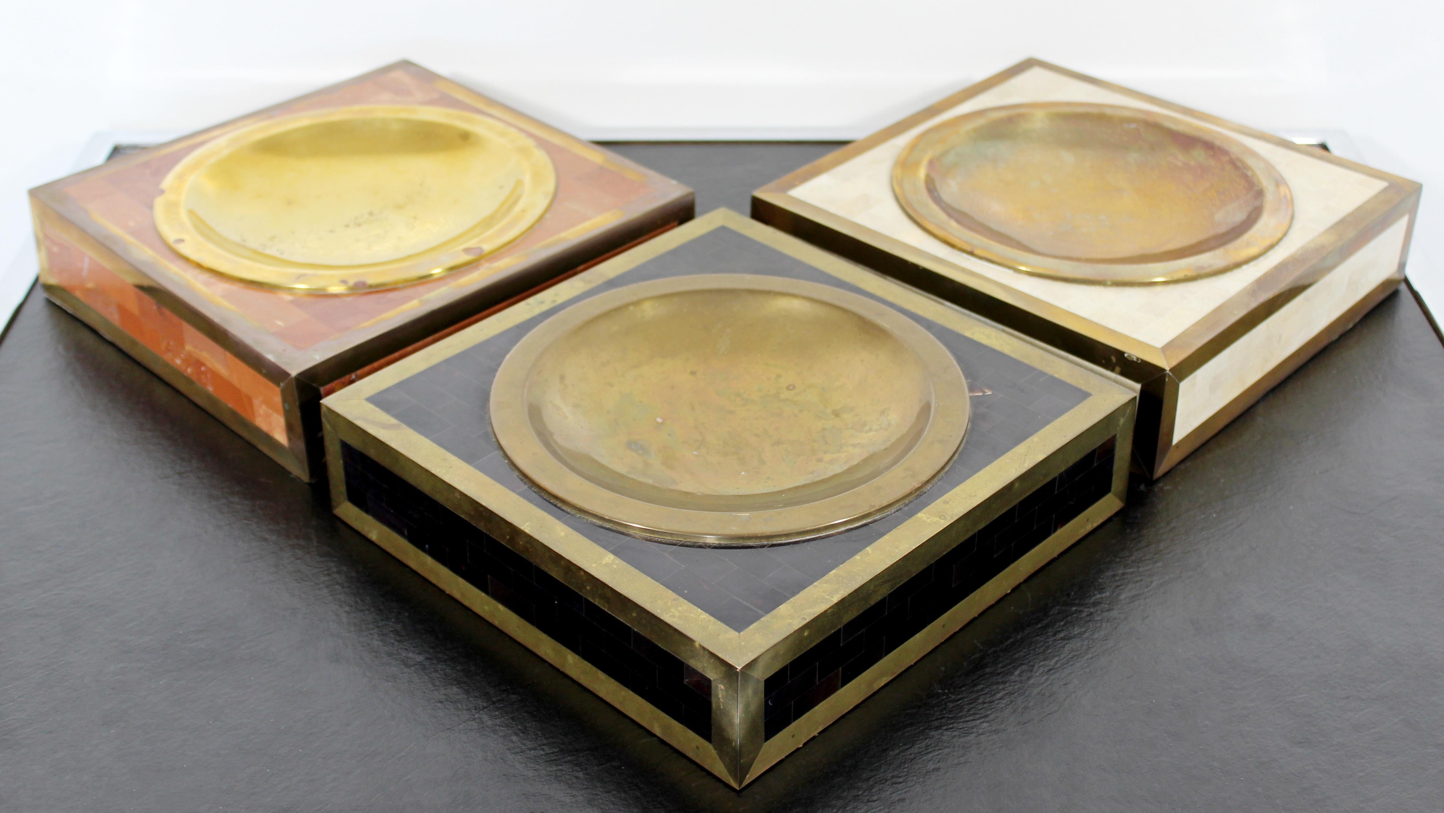 For your consideration is a fabulous, set of three tessellated stone and brass vide poche bowls, by Maitland-Smith, circa the 1980s. In excellent condition. The dimensions are 8.75