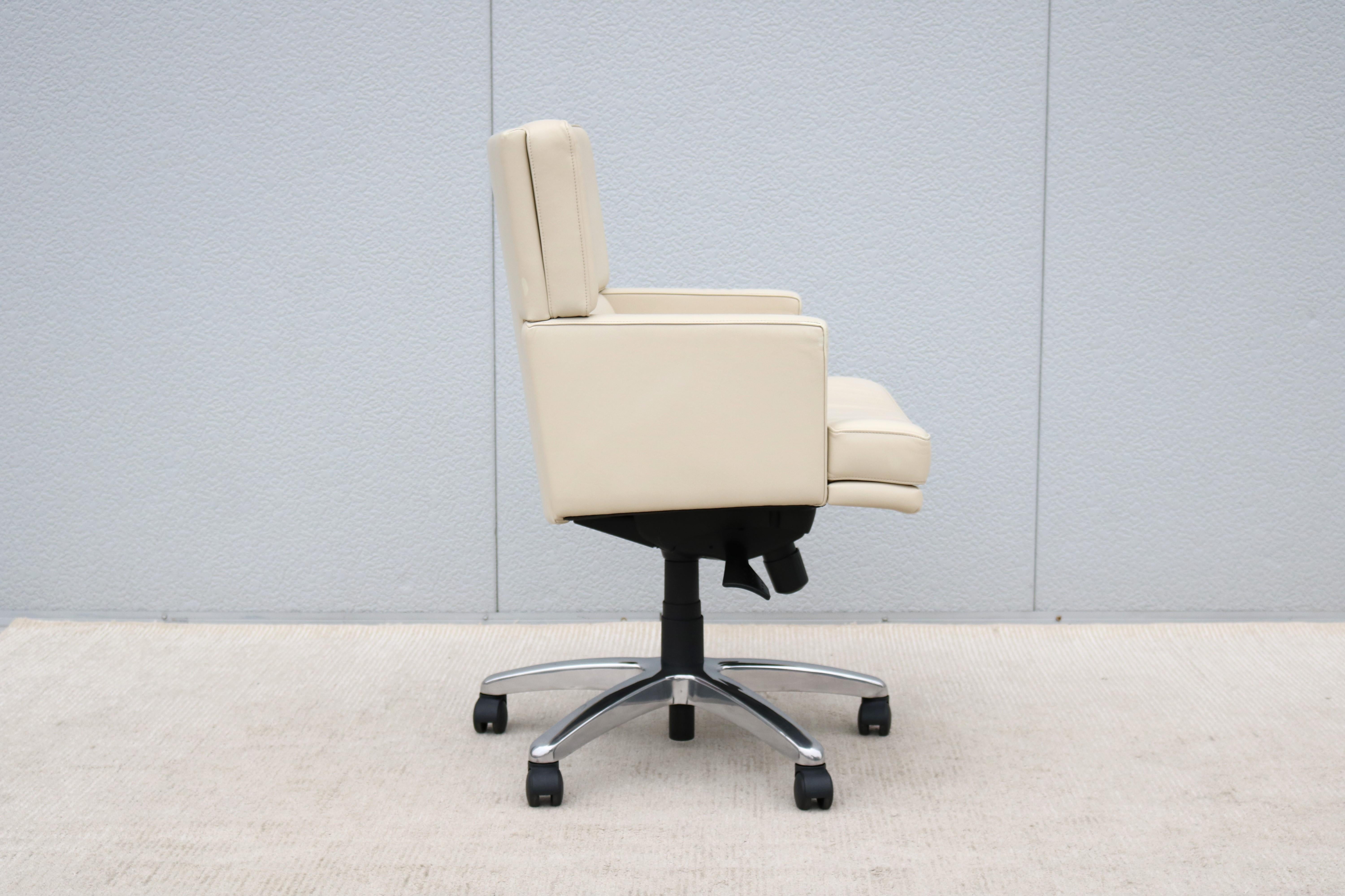 Silla de oficina moderna contemporánea Martin Brattrud Braemar de cuero con respaldo medio en venta 4