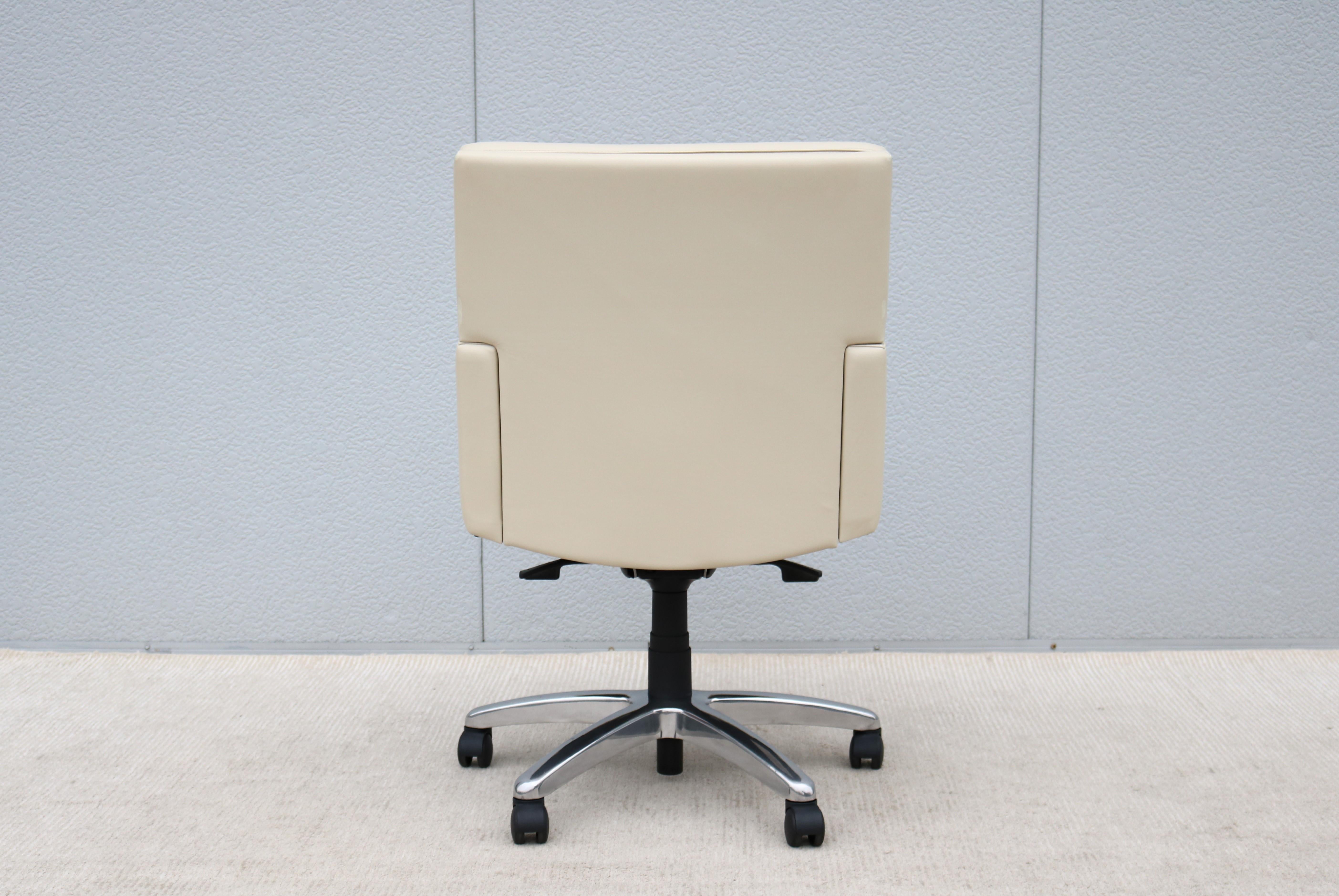 Silla de oficina moderna contemporánea Martin Brattrud Braemar de cuero con respaldo medio en venta 5