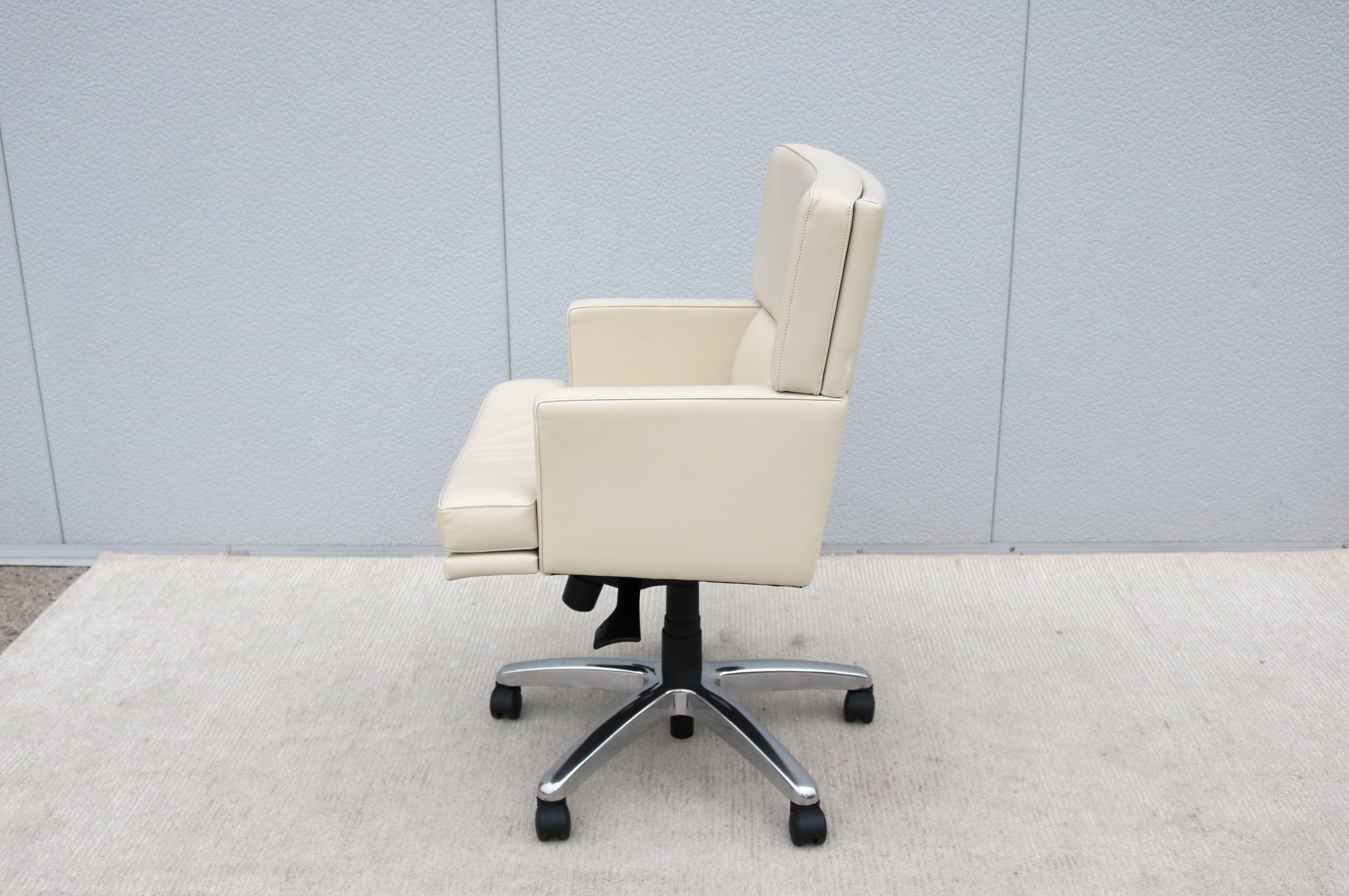 Silla de oficina moderna contemporánea Martin Brattrud Braemar de cuero con respaldo medio en venta 6