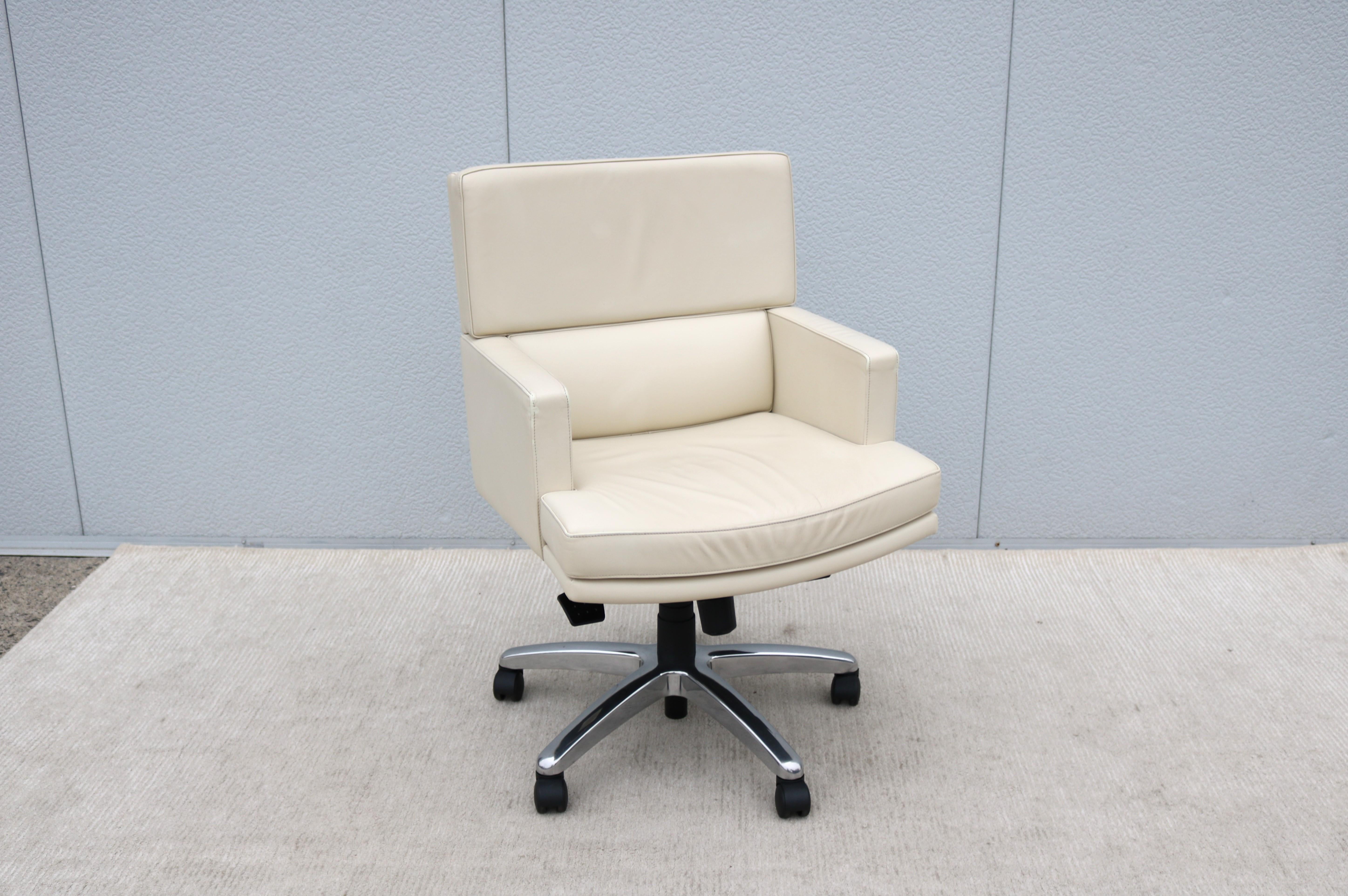 Silla de oficina moderna contemporánea Martin Brattrud Braemar de cuero con respaldo medio en Bueno estado para la venta en Secaucus, NJ