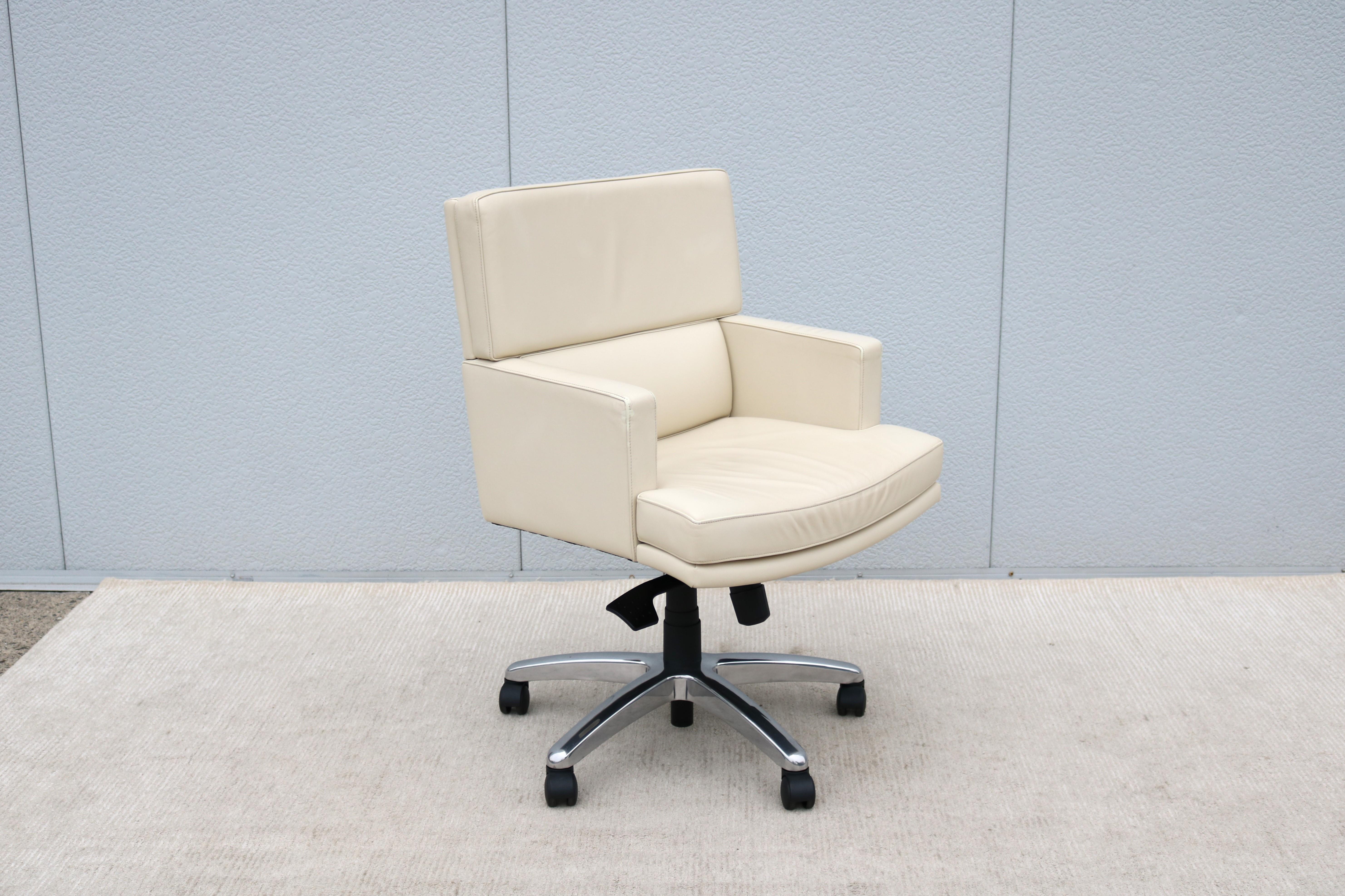 Silla de oficina moderna contemporánea Martin Brattrud Braemar de cuero con respaldo medio Siglo XXI y contemporáneo en venta