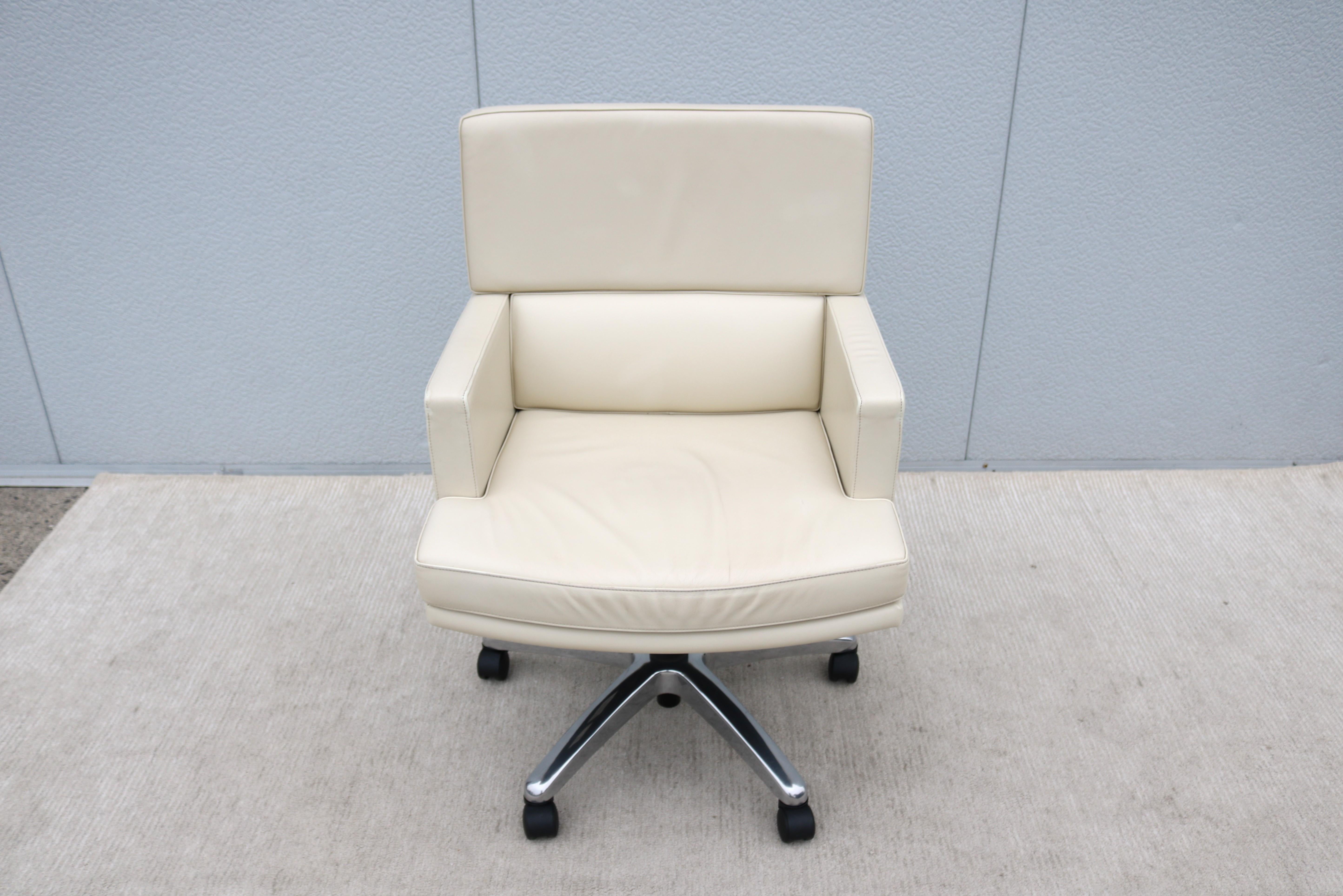 Silla de oficina moderna contemporánea Martin Brattrud Braemar de cuero con respaldo medio Aluminio en venta