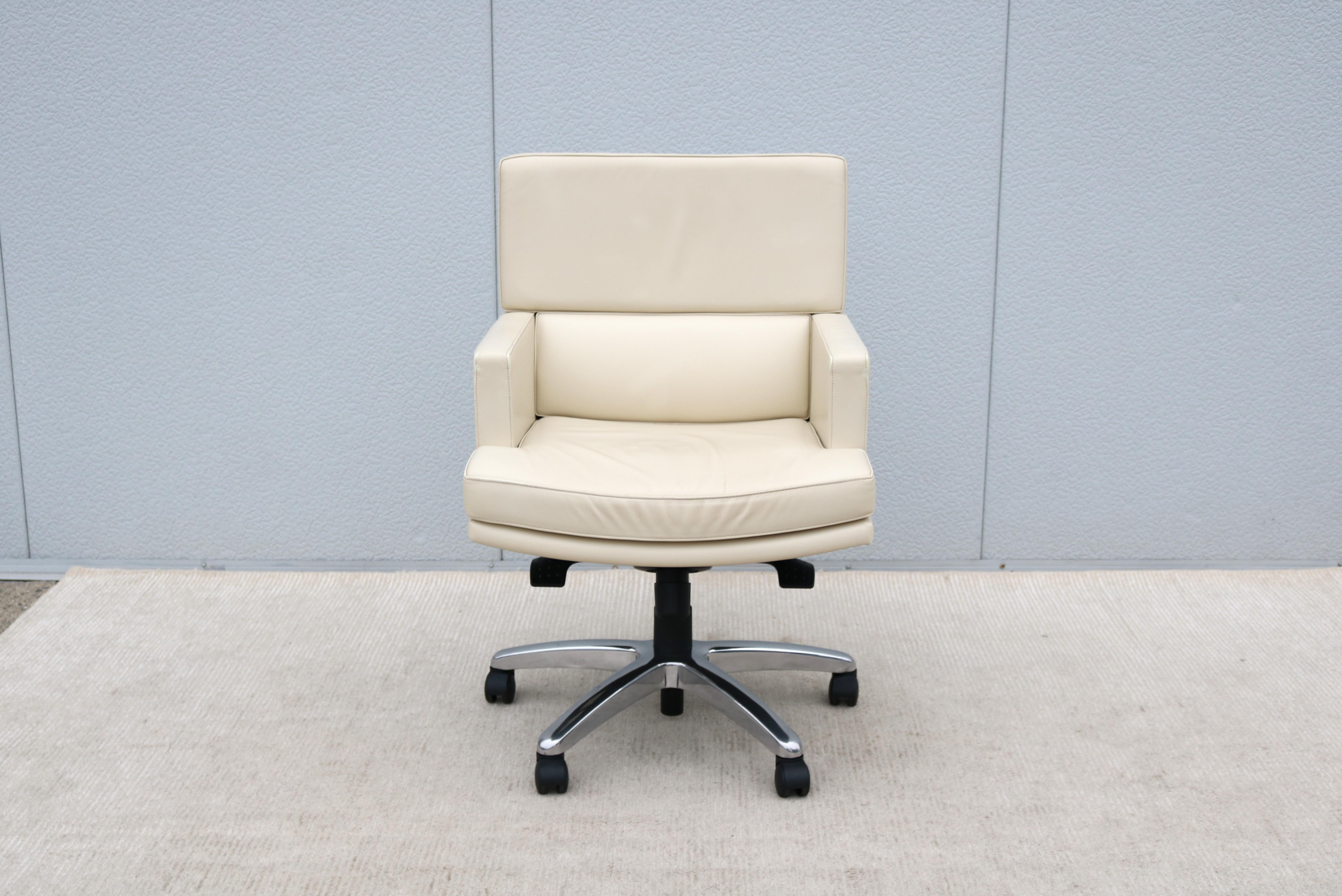 Silla de oficina moderna contemporánea Martin Brattrud Braemar de cuero con respaldo medio en venta 1