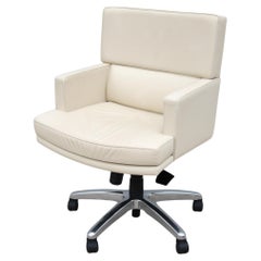 Silla de oficina moderna contemporánea Martin Brattrud Braemar de cuero con respaldo medio