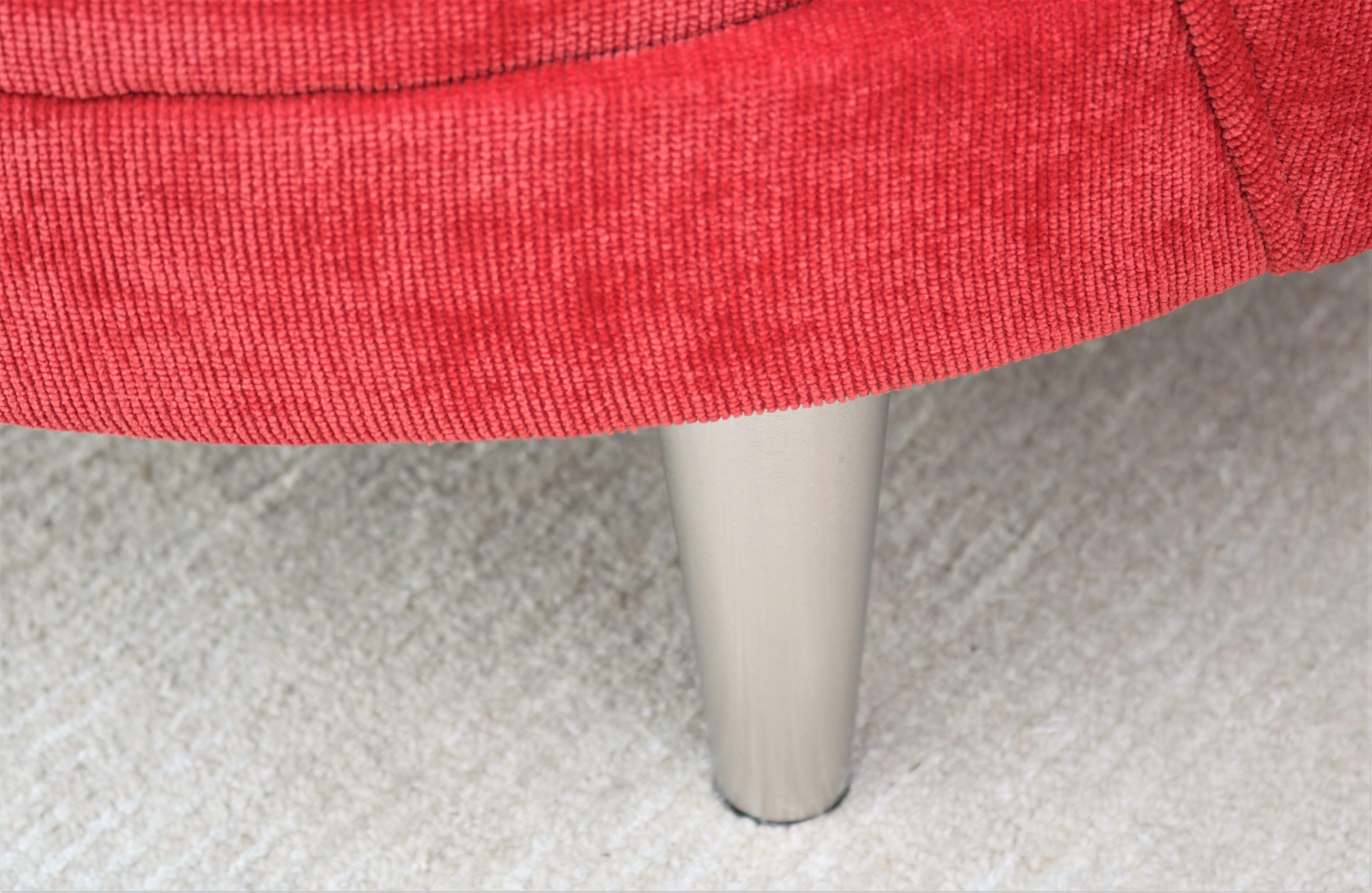 Paire de chaises longues modernes contemporaines Martin Brattrud Kinsale en forme de tonneau rouge en vente 8