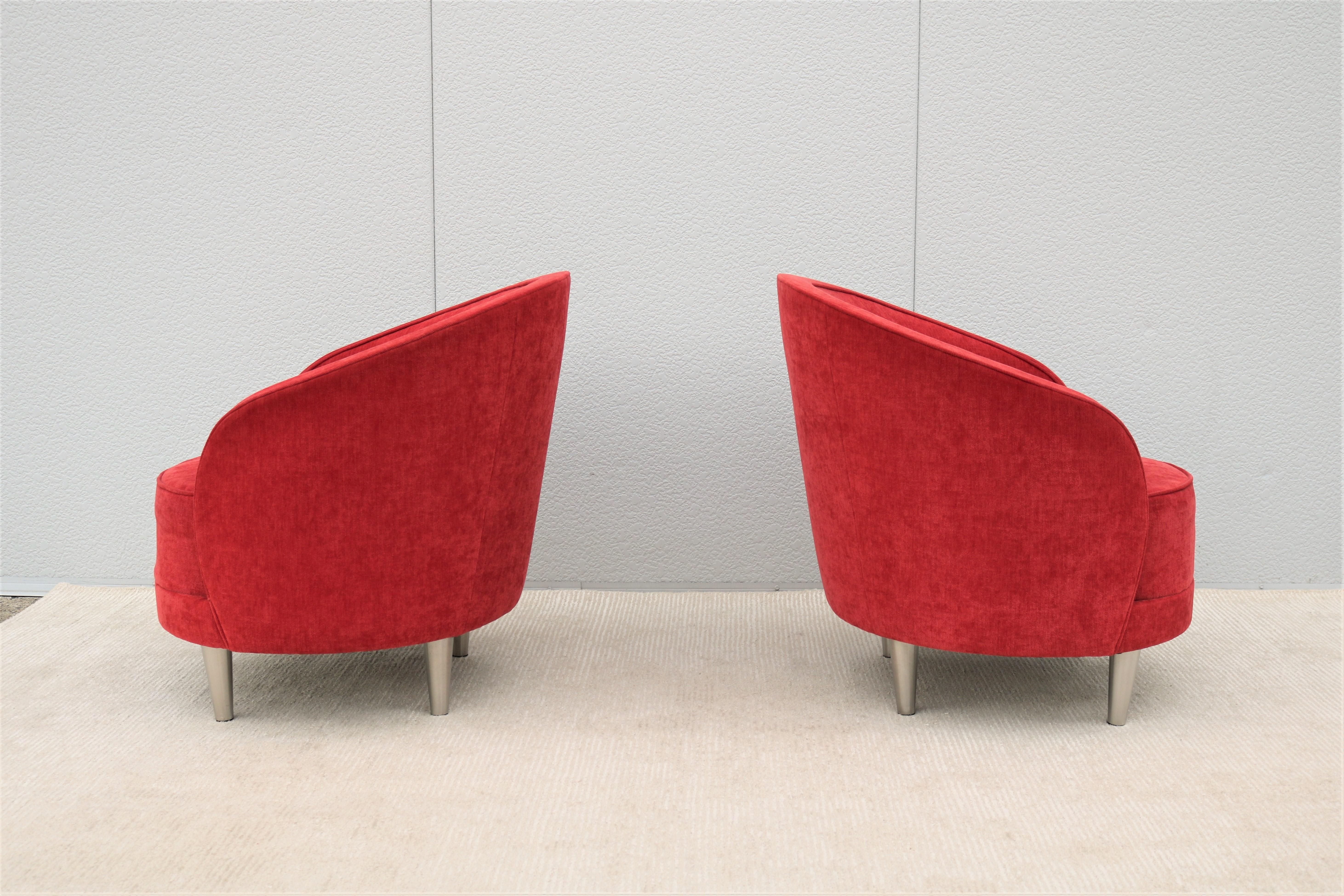 XXIe siècle et contemporain Paire de chaises longues modernes contemporaines Martin Brattrud Kinsale en forme de tonneau rouge en vente