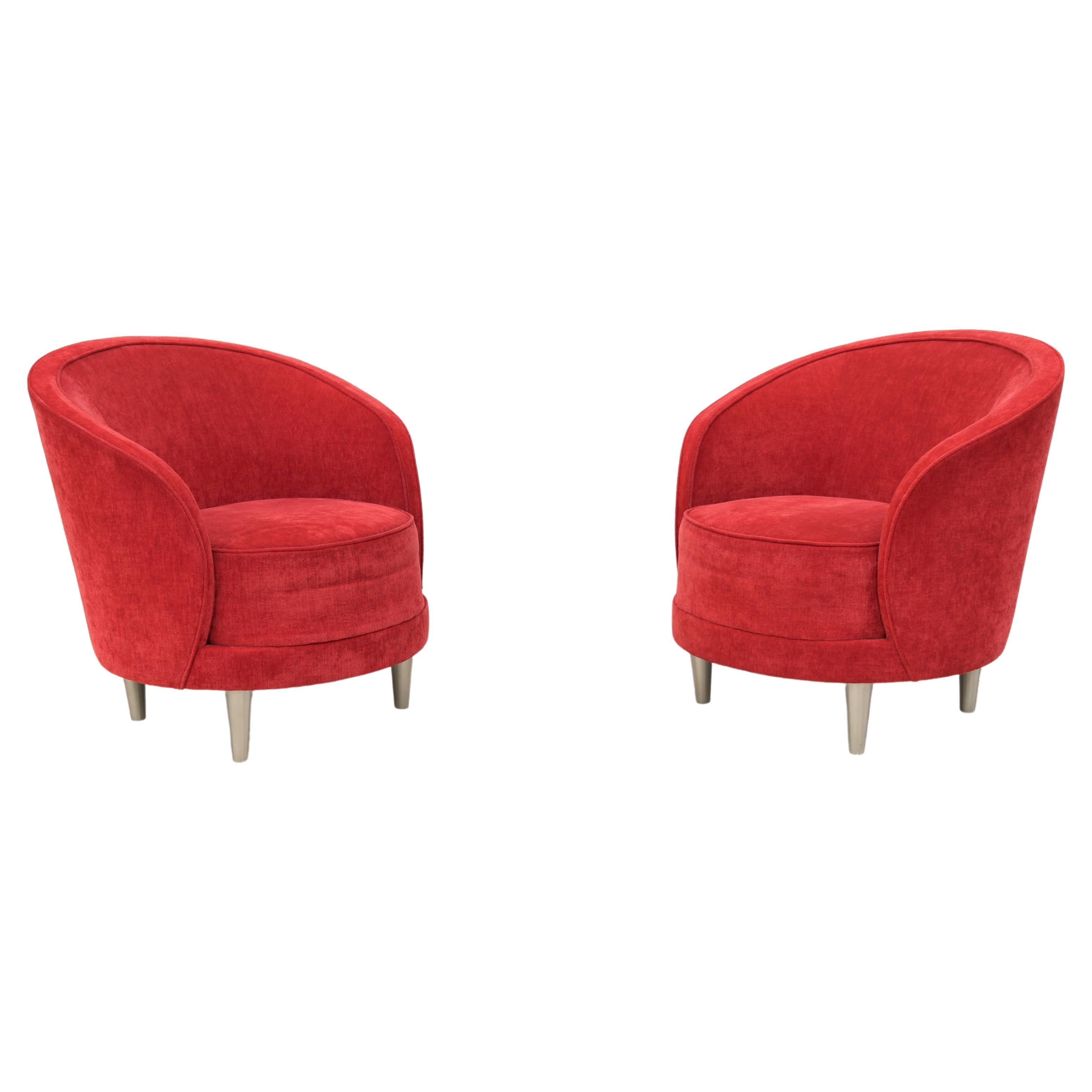 Paire de chaises longues modernes contemporaines Martin Brattrud Kinsale en forme de tonneau rouge en vente