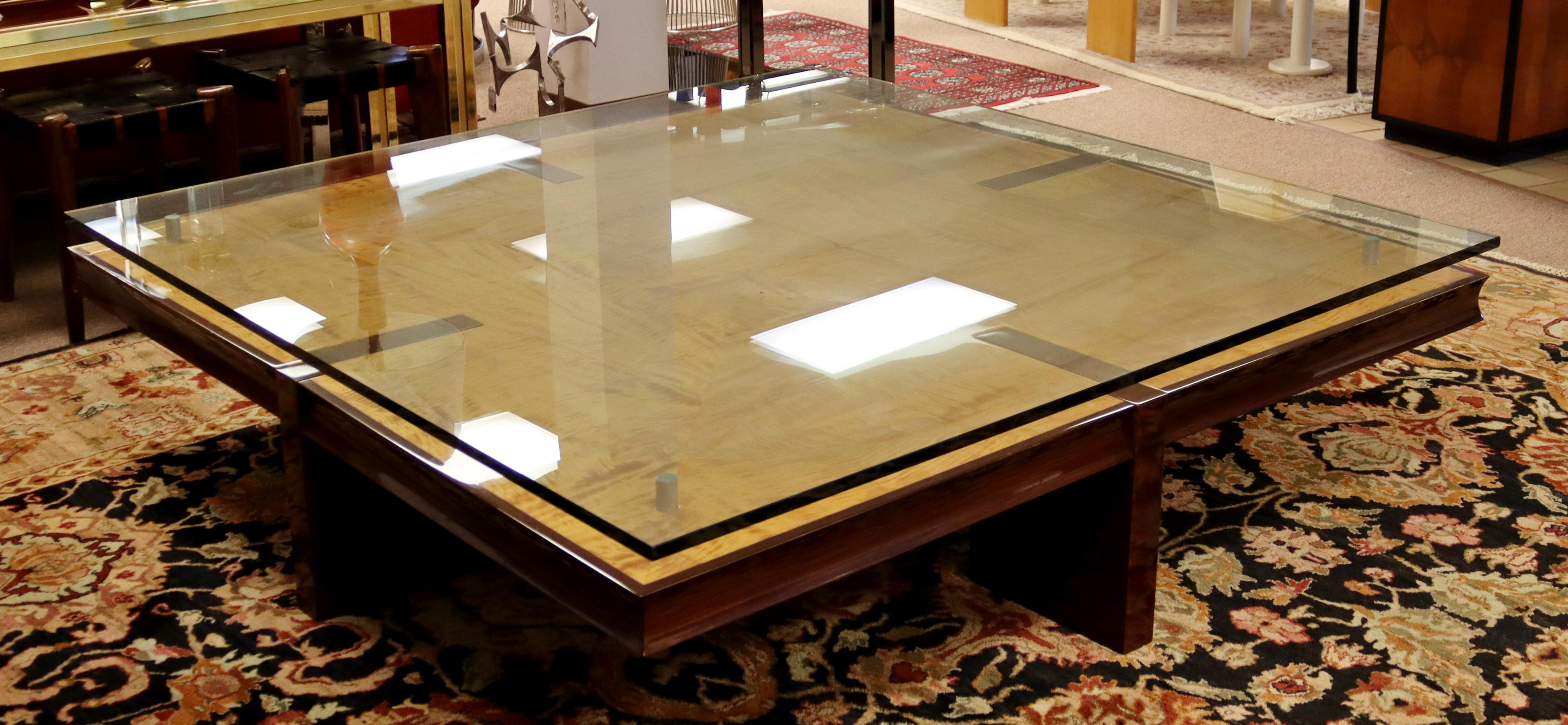 Contemporary Modern Massive Square Burl Wood Floating Glass Coffee Table, 1980s In Good Condition In Keego Harbor, MI