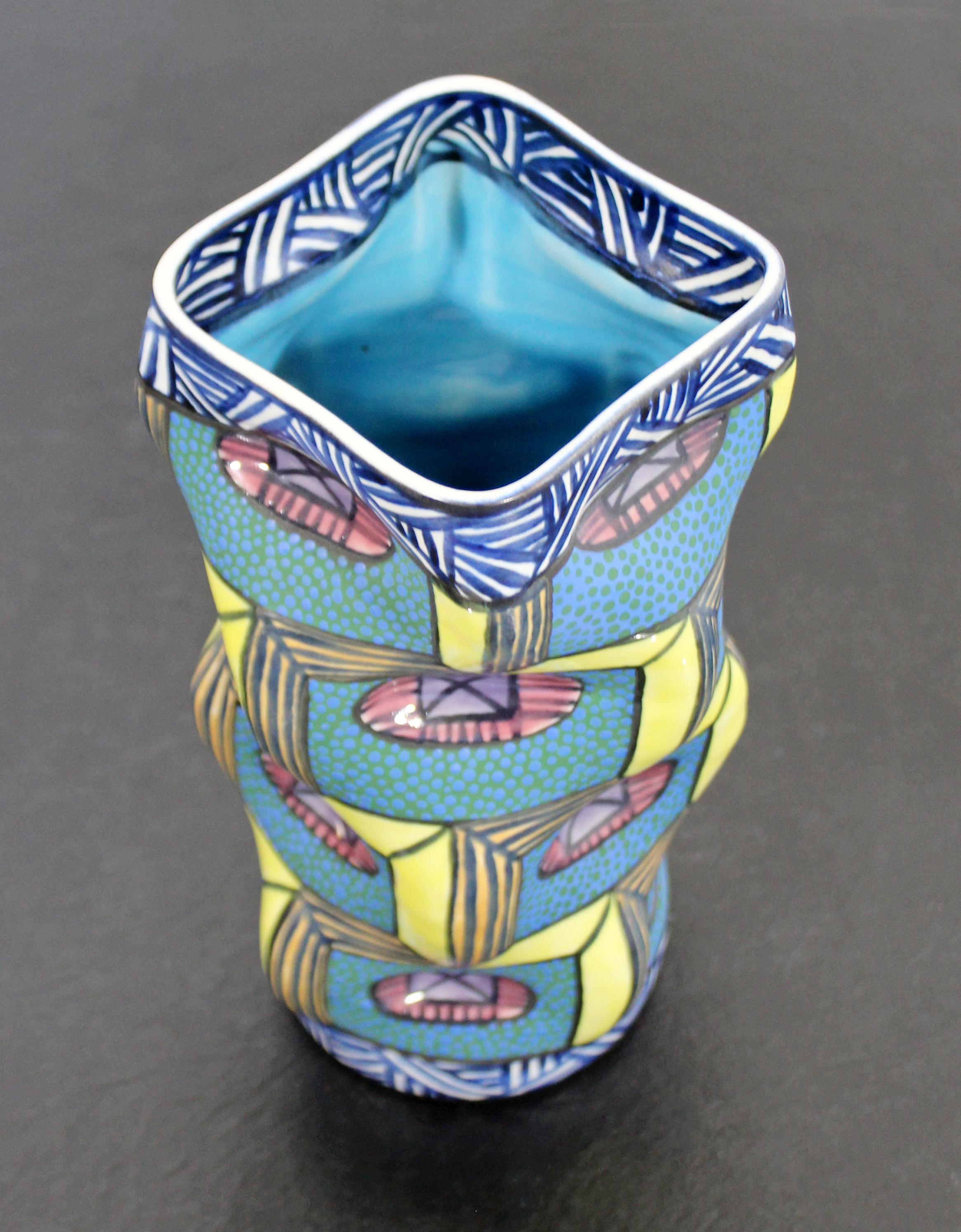 For your consideration is a fantastic, ceramic, abstract art vessel, signed on the bottom by George Bowes, dated 1992. In excellent condition. The dimensions are 4.5