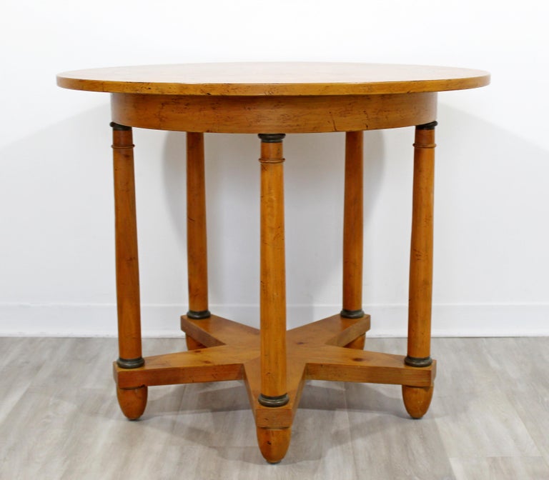 For your consideration is a gorgeous, blonde wood foyer or accent table, the Milling Road division of Baker Furniture, circa 1990s. In excellent vintage condition. The dimensions are 36