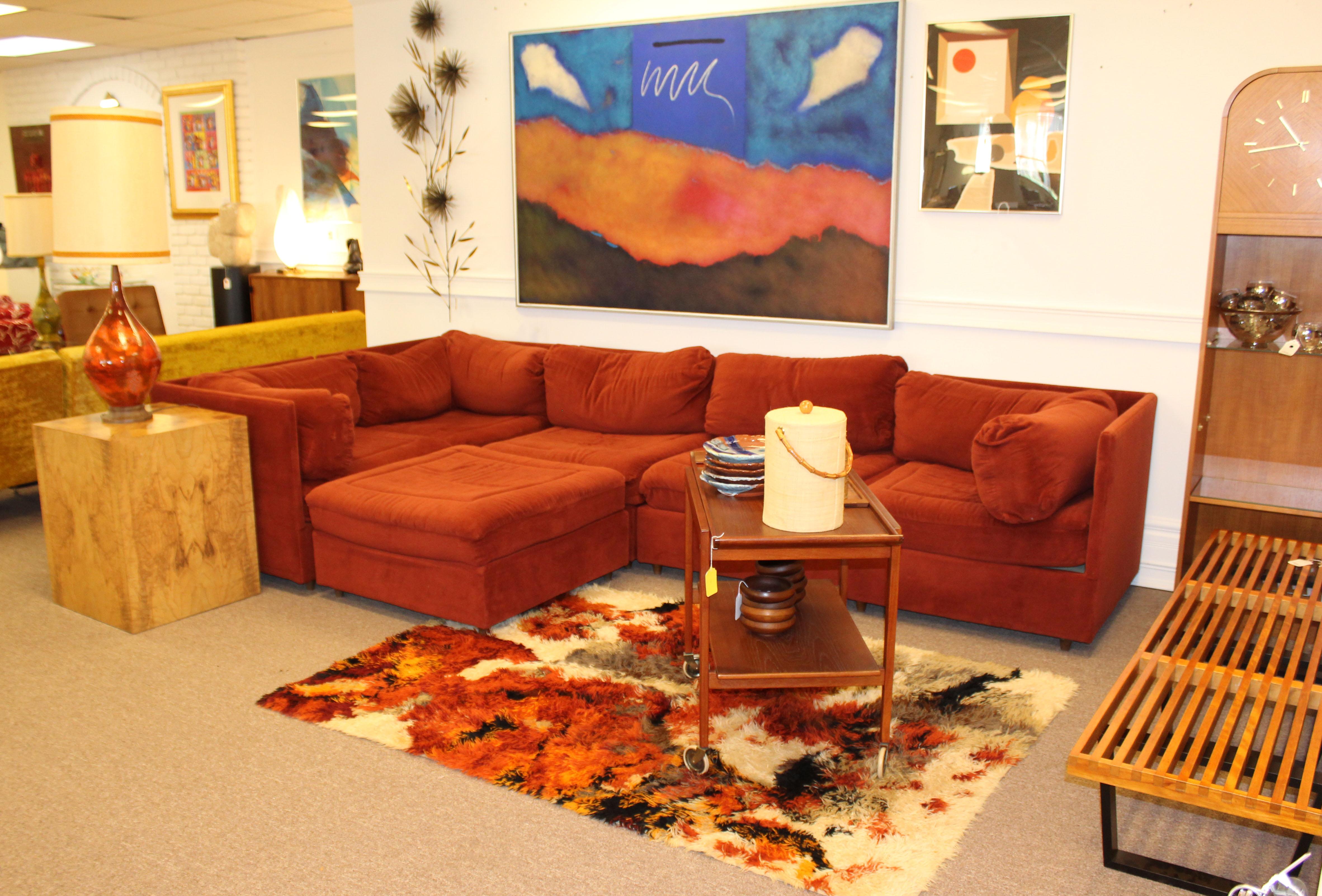 For your consideration is a marvellous, five-piece sectional sofa, with three corner pieces and on wooden feet, by Baughman, circa 1980s. In excellent condition. The dimensions of each piece are 33