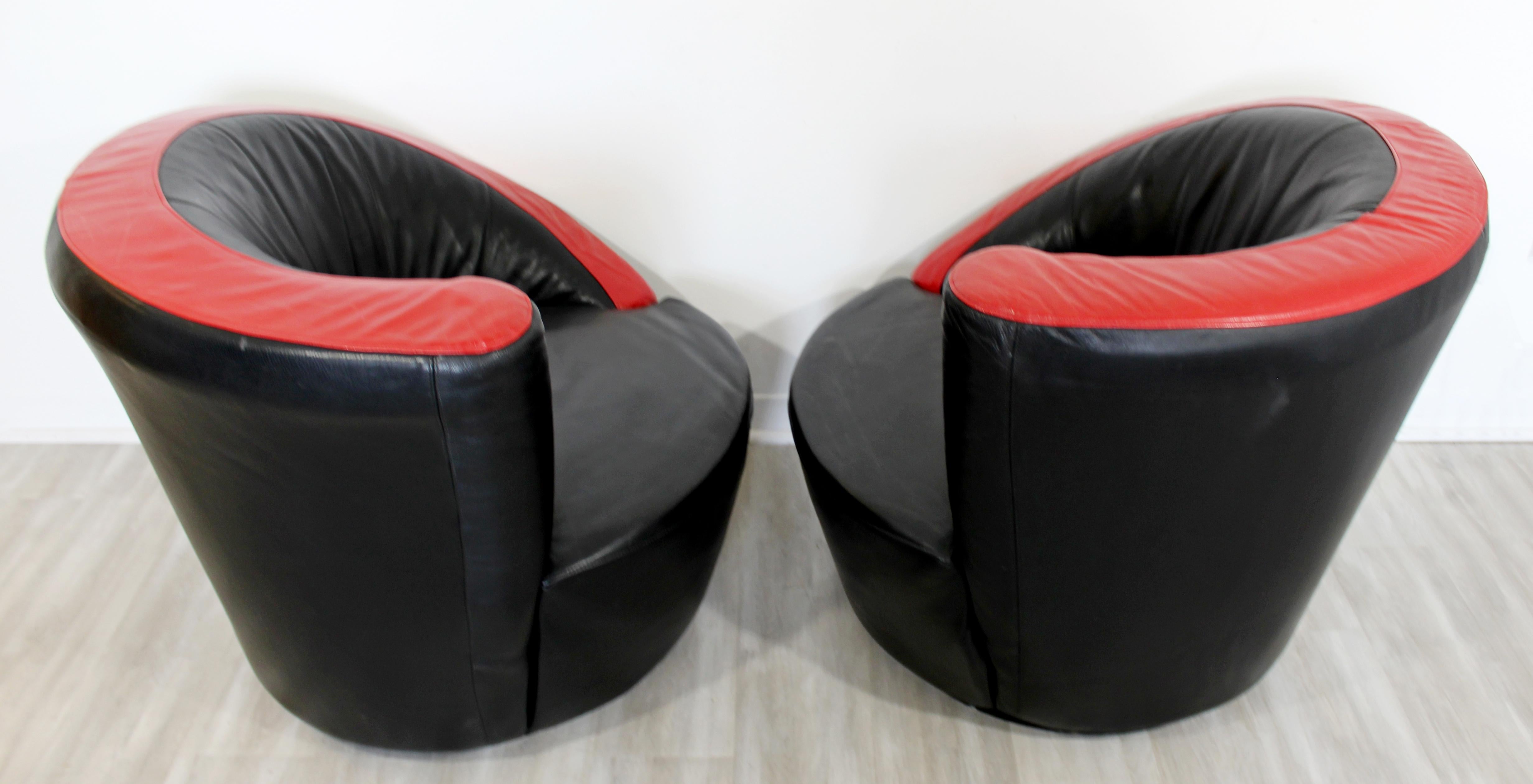 American Contemporary Modern Pair Curved Swivel Lounge Chairs, 1980s For Sale