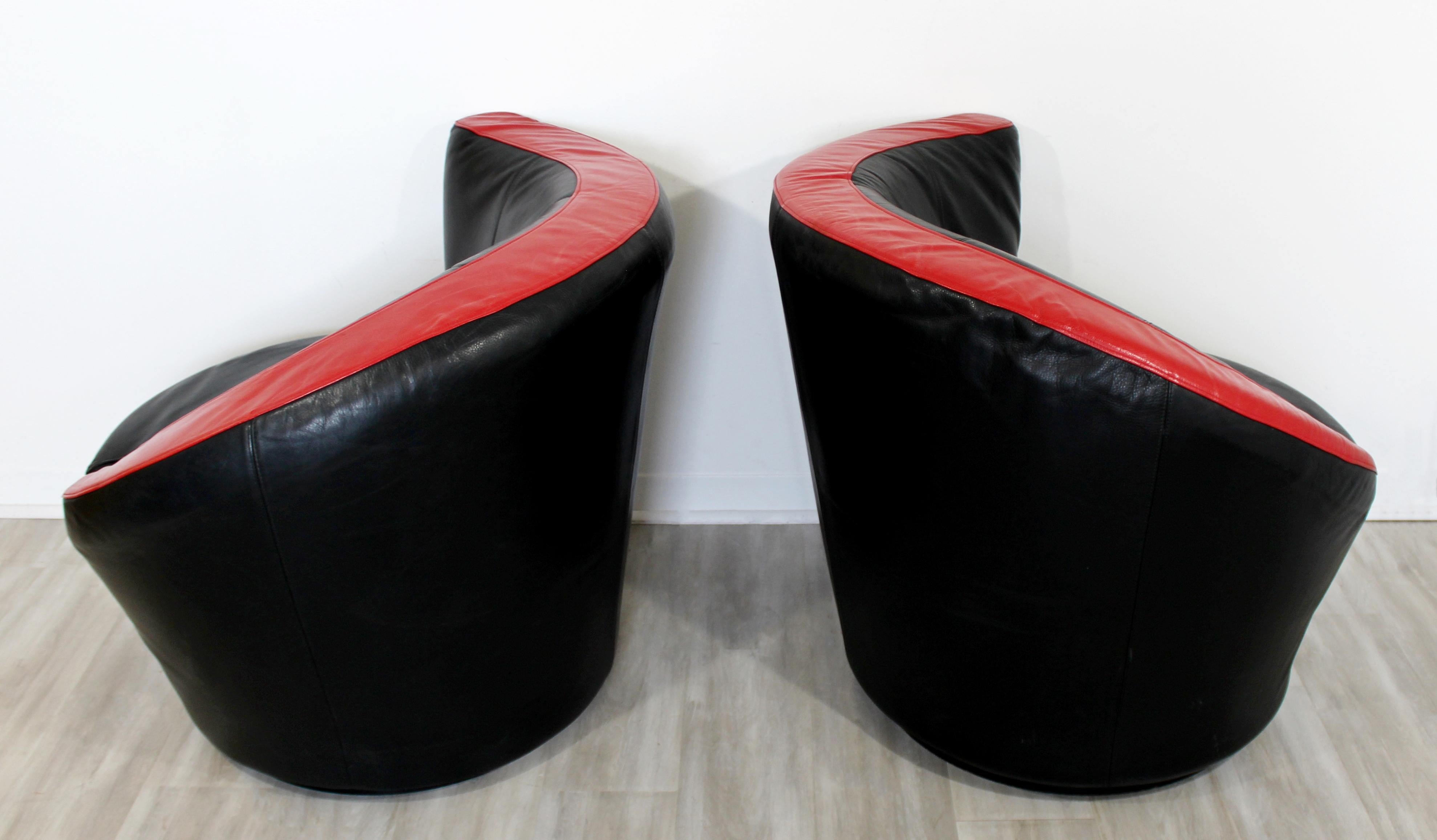 Contemporary Modern Pair Curved Swivel Lounge Chairs, 1980s For Sale 1