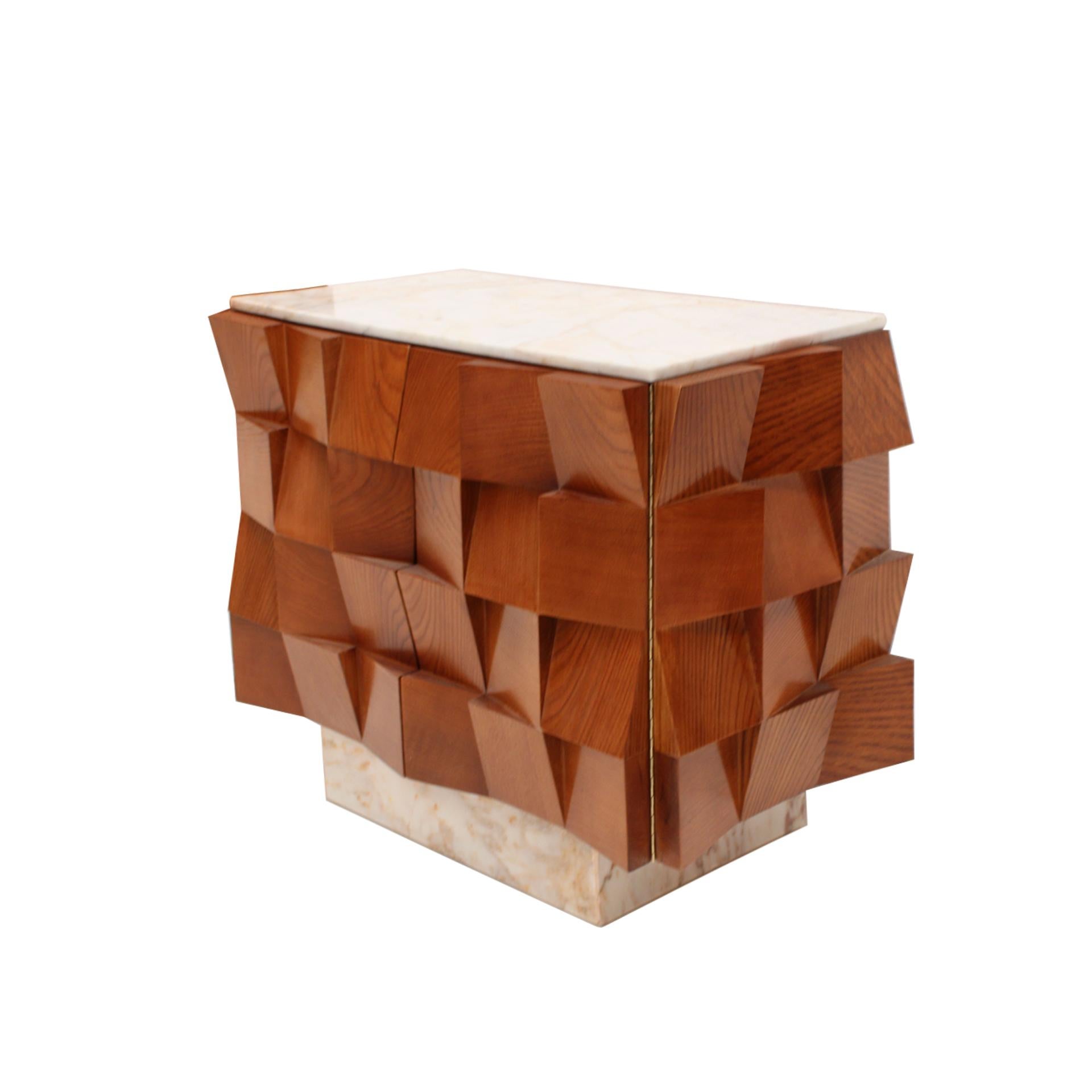 Paire de buffets en bois et marbre de Sienne - Italie

Paire de buffets avec une structure en bois et deux portes battantes, conçus pour un rangement fonctionnel. Le plateau et la base sont en marbre de Sienne, un matériau aux tons chauds et aux