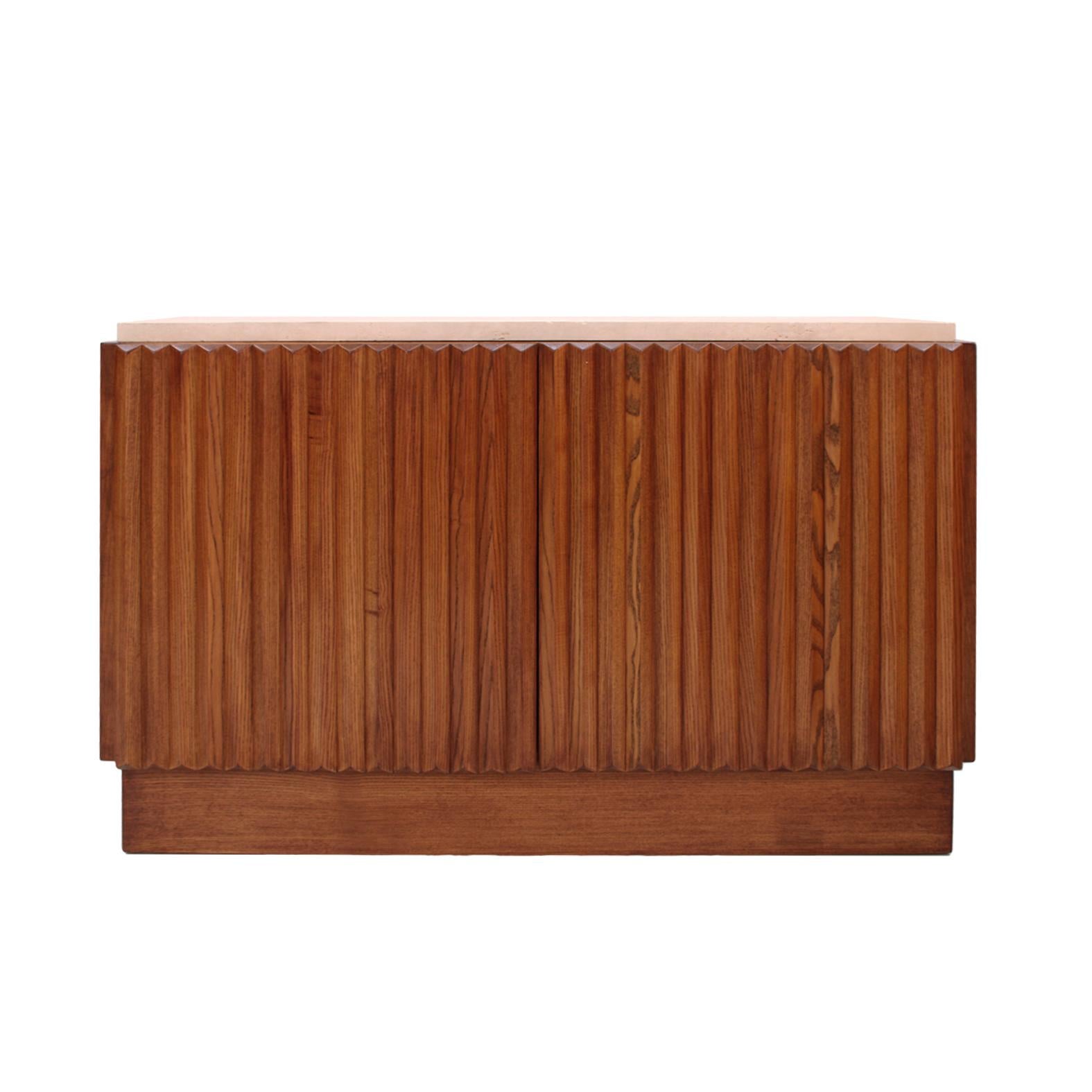 Moderne Paire de buffets contemporains et modernes en bois et plateau en marbre travertin en vente