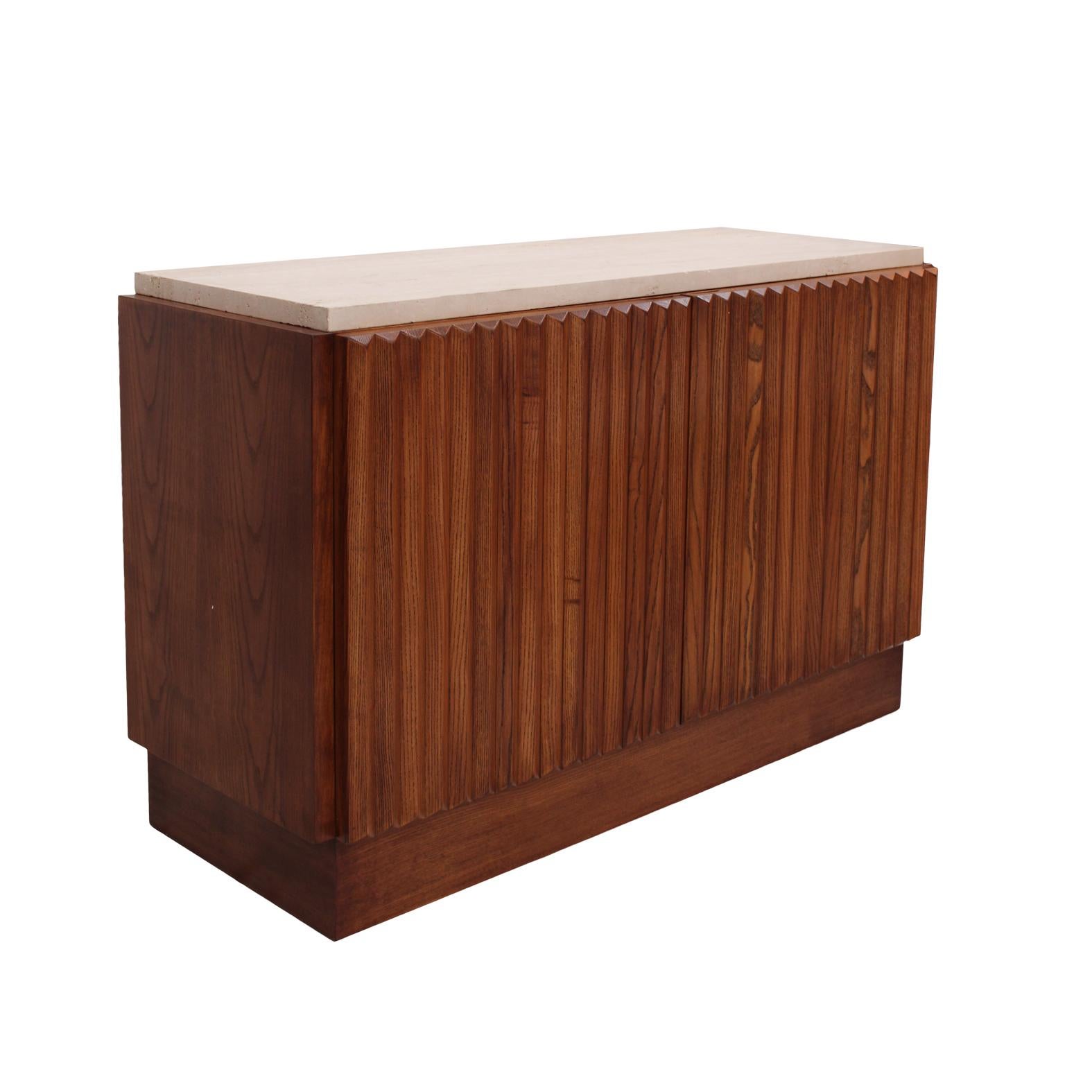 Paire de buffets contemporains et modernes en bois et plateau en marbre travertin Bon état - En vente à Madrid, ES
