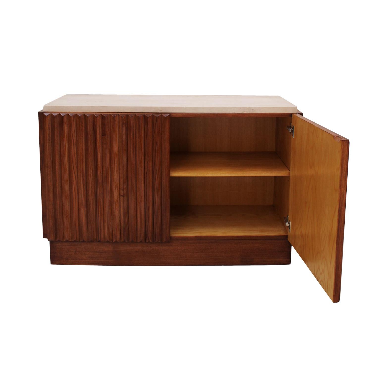 Paire de buffets contemporains et modernes en bois et plateau en marbre travertin en vente 1