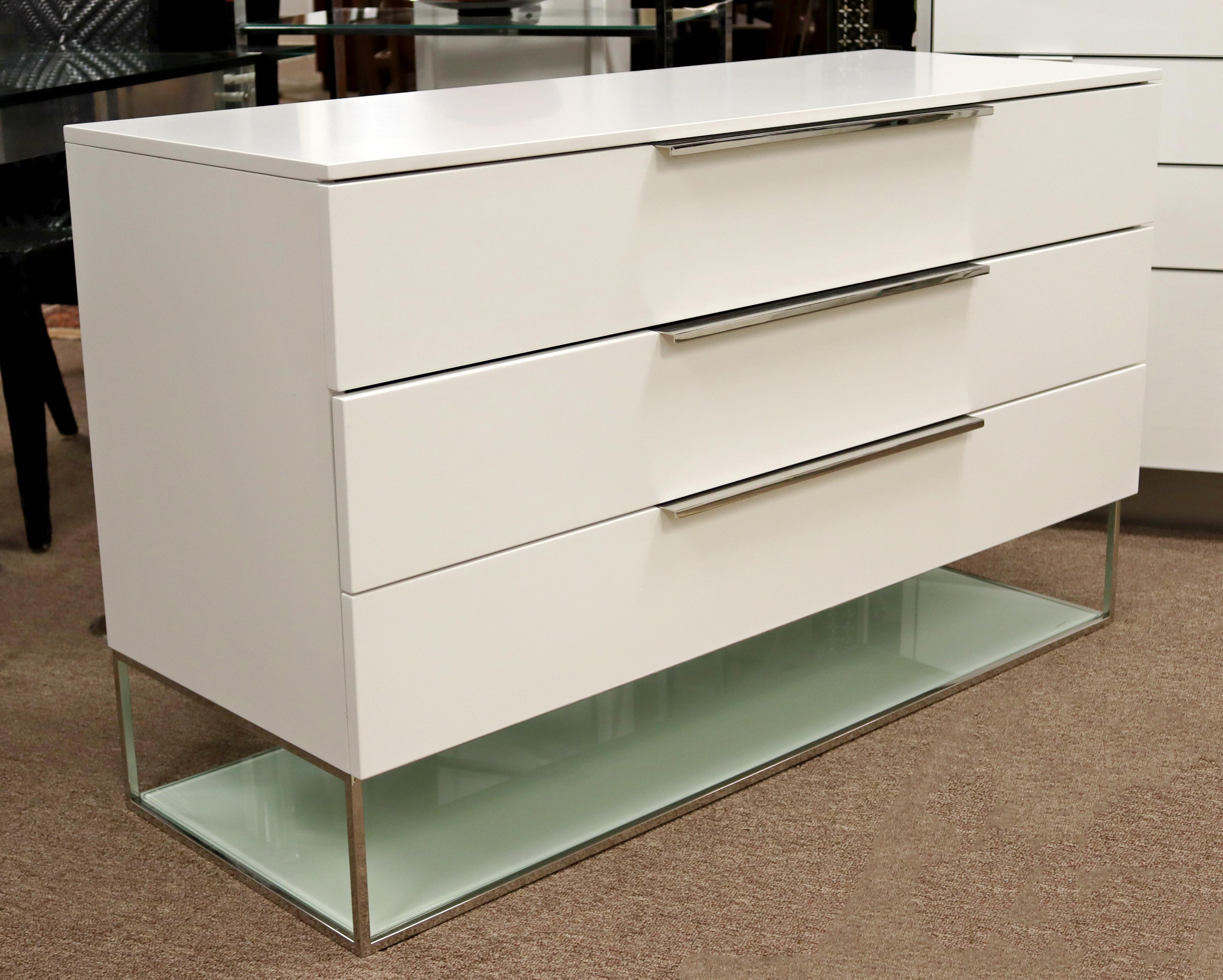 Contemporary Modern Pair of White Dressers Nightstands Chrome Accents 3 Drawers In Good Condition In Keego Harbor, MI