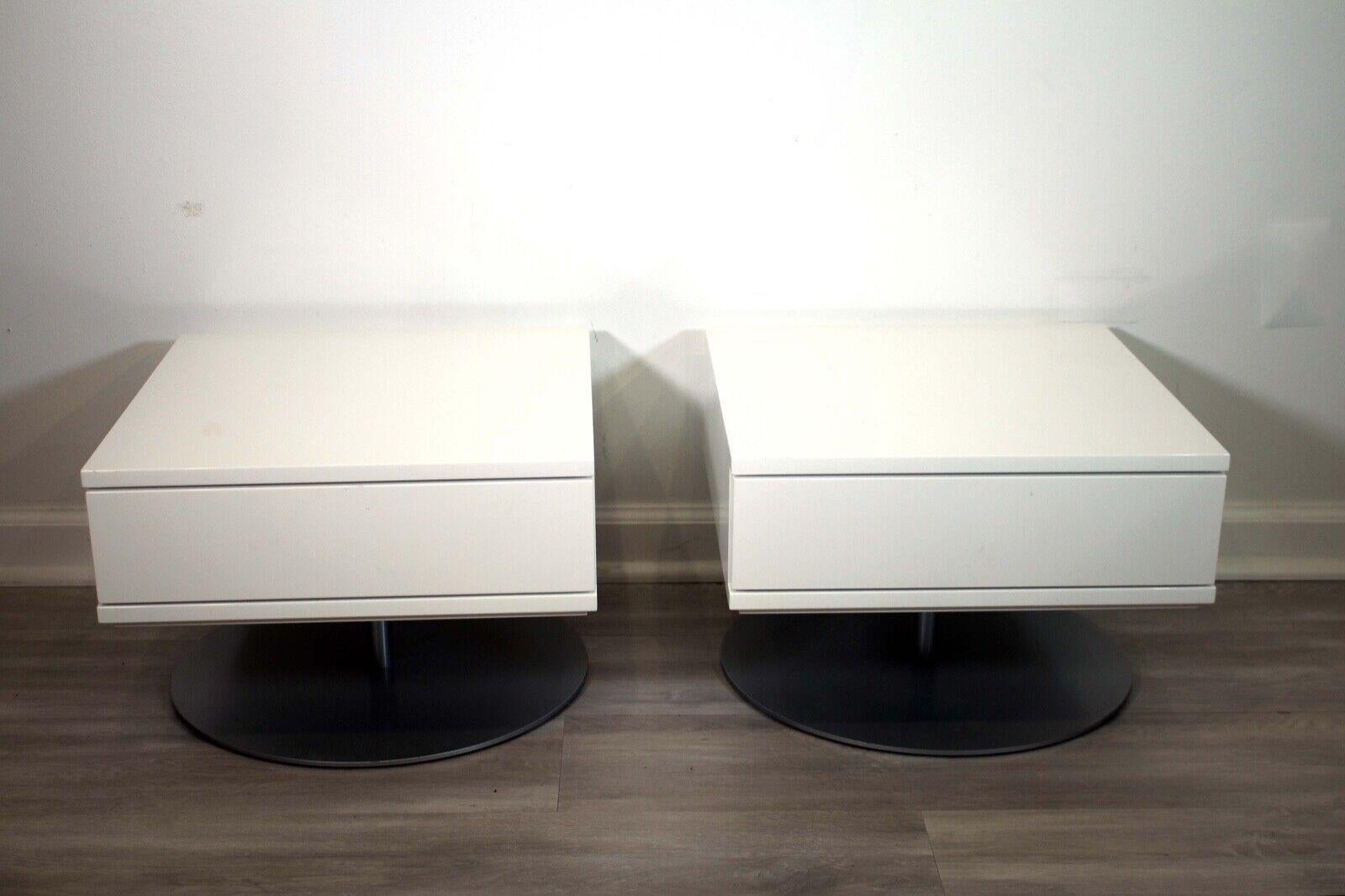 Contemporary Modern Pair of White Lacquer Chrome Base Cassina Nightstands In Good Condition In Keego Harbor, MI