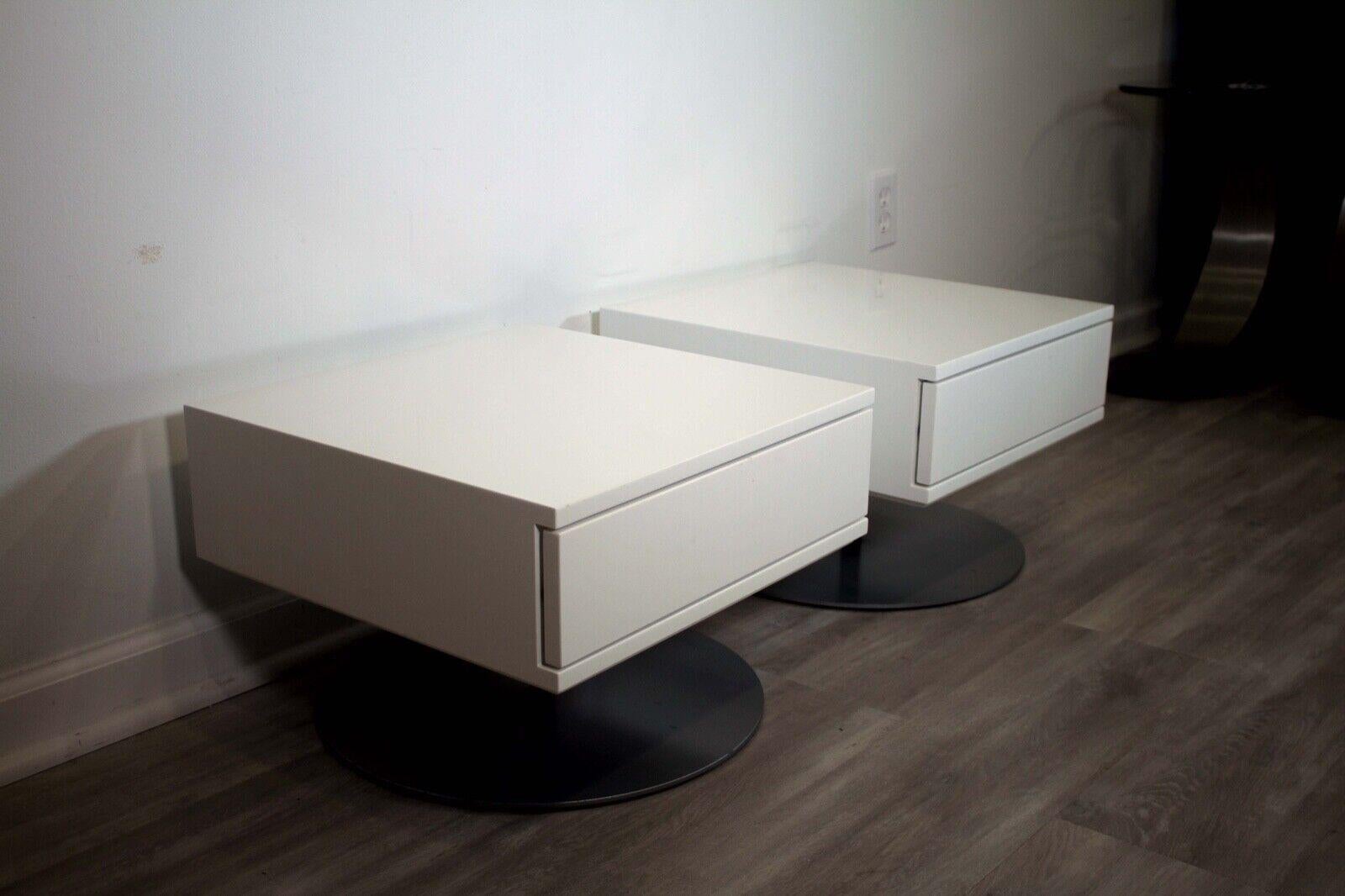20th Century Contemporary Modern Pair of White Lacquer Chrome Base Cassina Nightstands