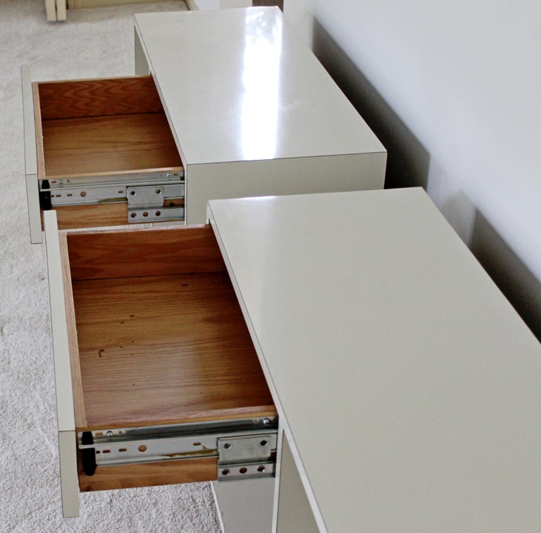 Contemporary Modern Pair of White Lacquer Nightstands End Tables with