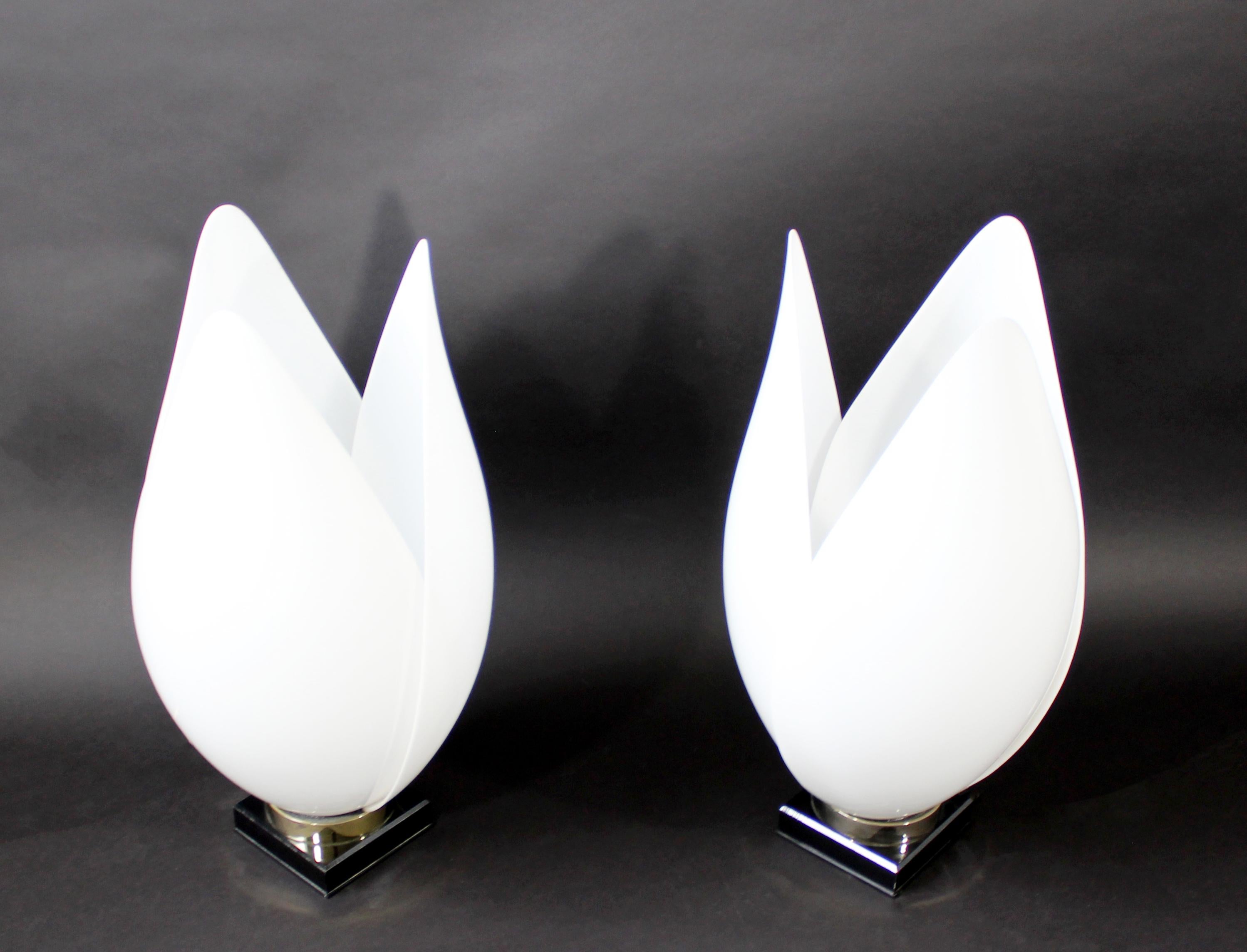 Contemporary Modern Pair of White Rougier Table Lamps 1980s Acrylic Flower Brass In Good Condition In Keego Harbor, MI