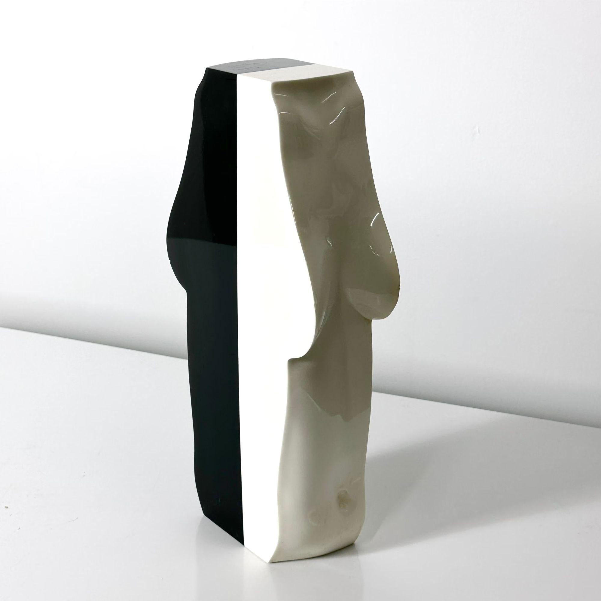 Vintage Richard Pepitone Mid Century Modern Nude Acrylic Sculpture 

Pop art resin sculpture by Richard Pepitone 1972
Black and white nude female sides conjoin to form a phallic profile
Signed and dated

Additional Information:
Materials: