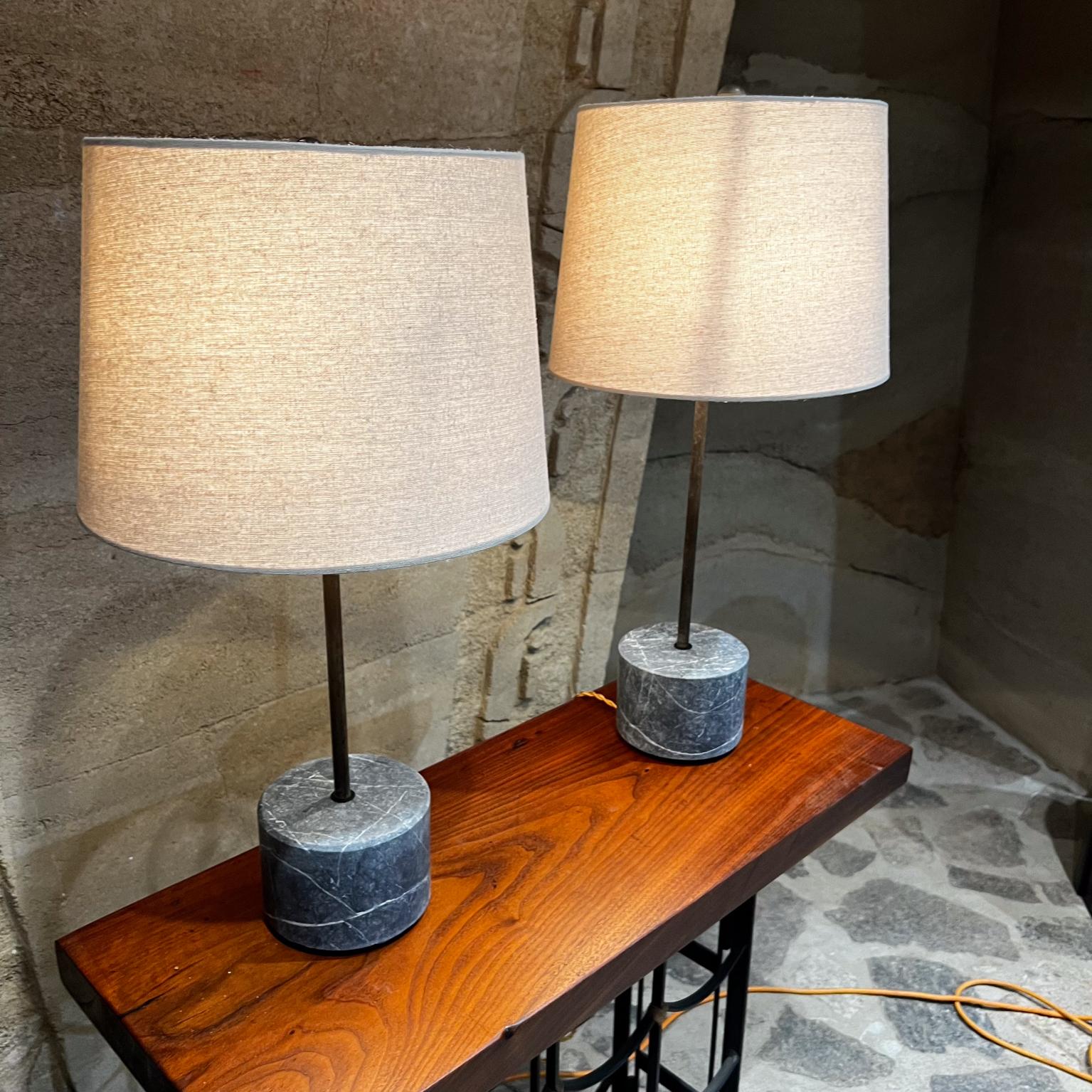 Lampes de table contemporaines modernes en marbre brut gris par Pablo Romo designs Bon état - En vente à Chula Vista, CA