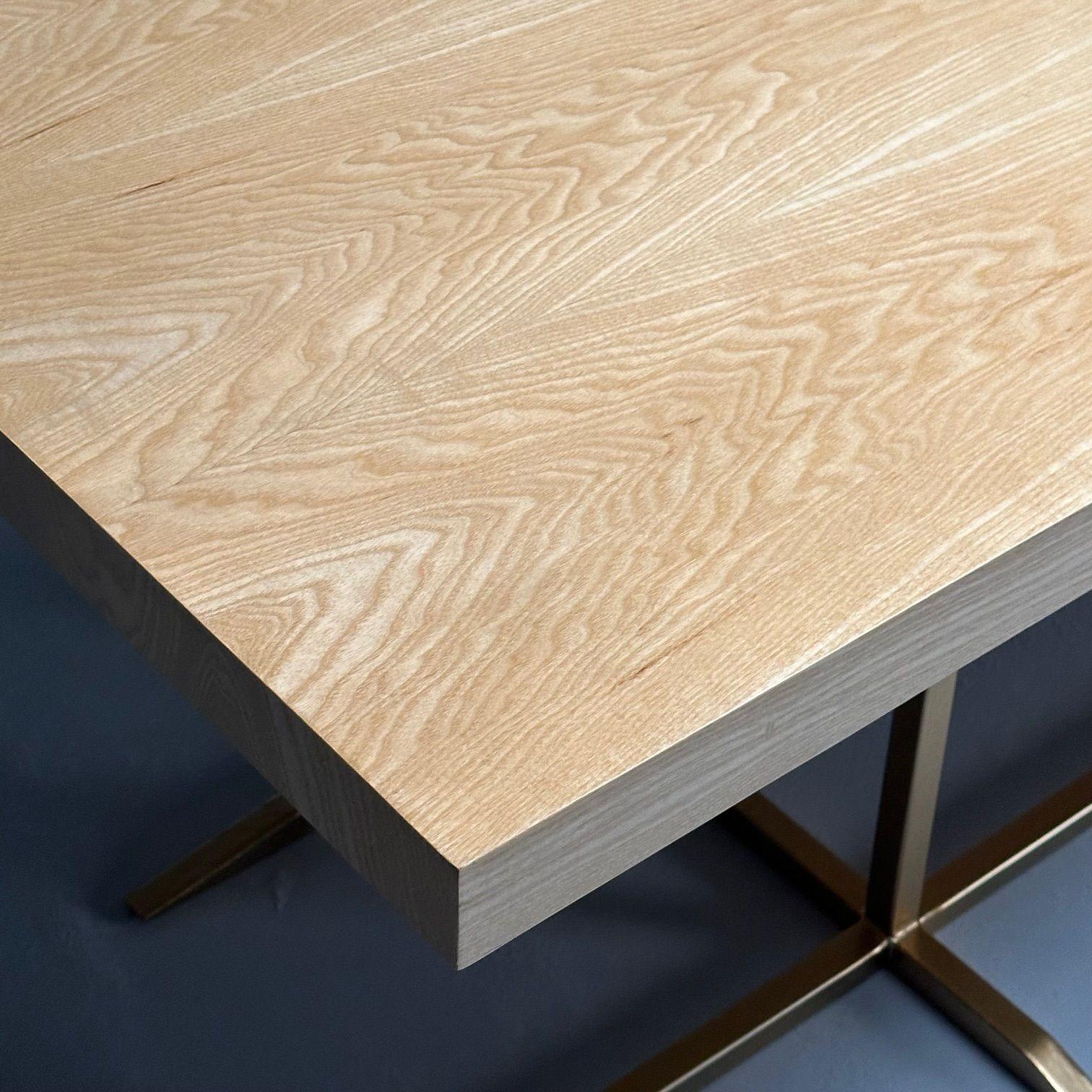 Tavolo da pranzo rettangolare moderno e contemporaneo, impiallacciato in legno di frassino, metallo dorato in vendita 7