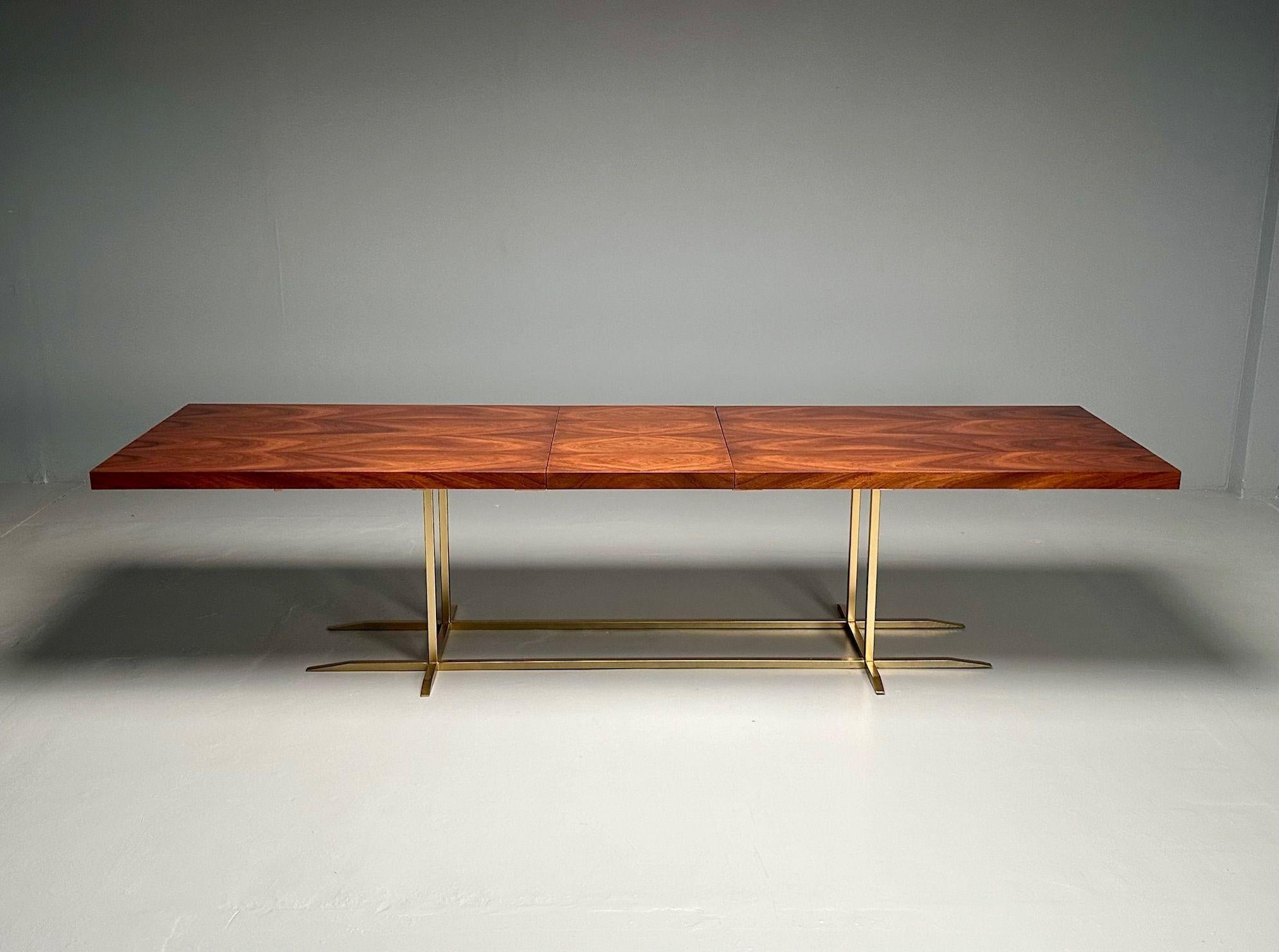 italien Contemporary, Modernity Table de salle à manger rectangulaire, placage de bois d'ébène, métal doré en vente