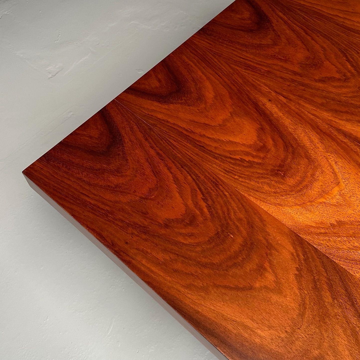 Métal Contemporary, Modernity Table de salle à manger rectangulaire, placage de bois d'ébène, métal doré en vente