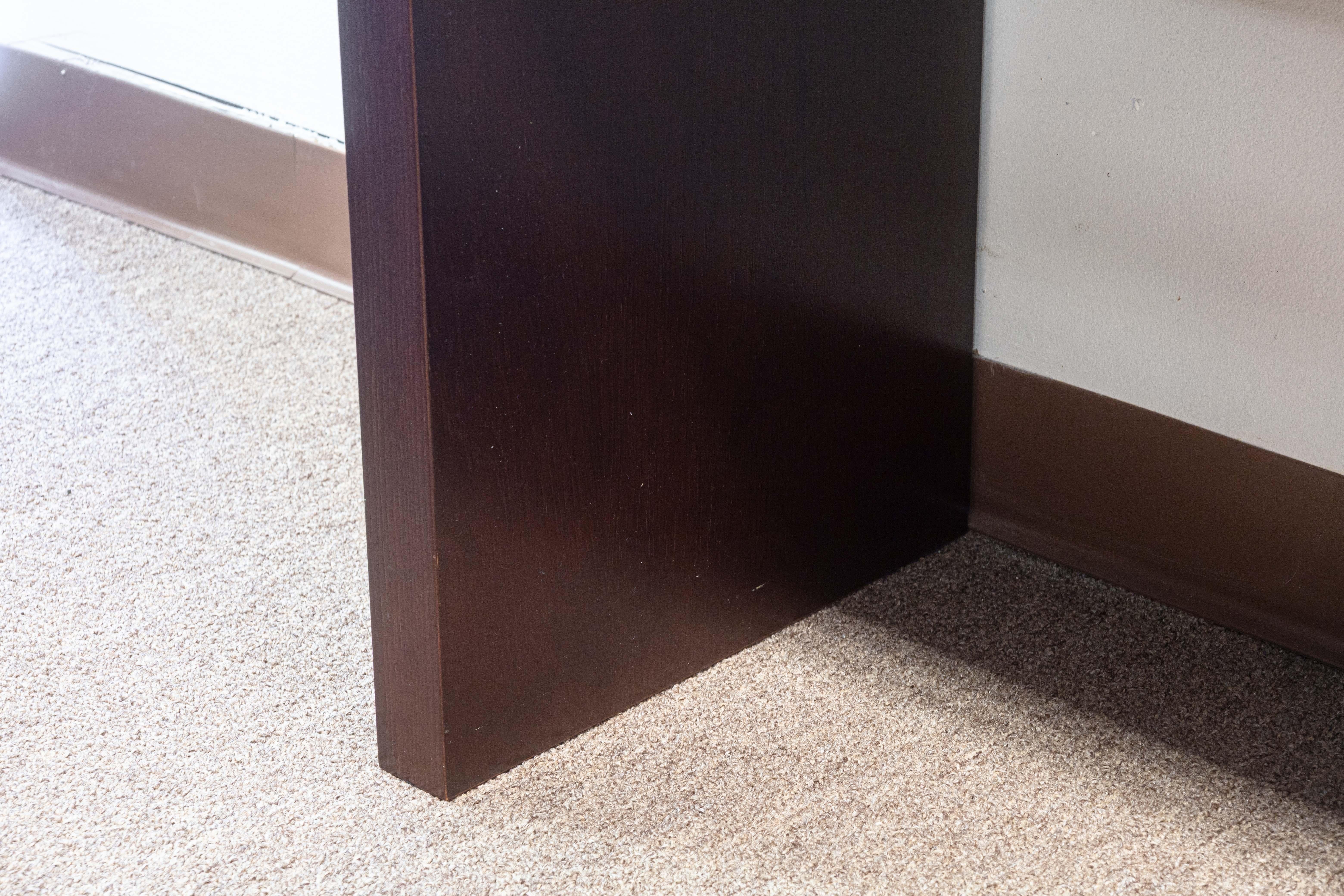 XX secolo Contemporary Modern Rectangular Maroon Wood Console Table in vendita