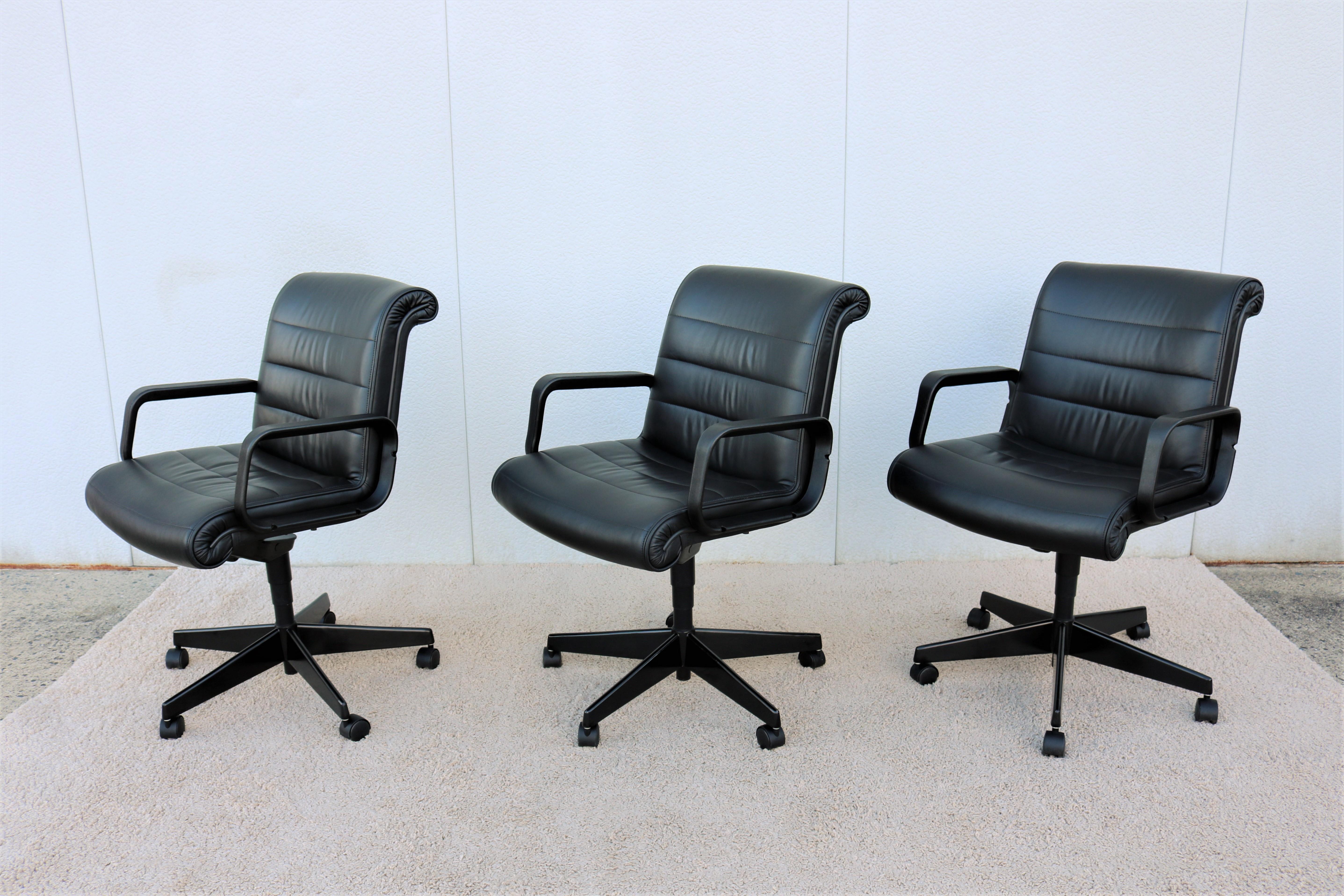 Contemporary Modern Richard Sapper for Knoll Sapper Management Ergonomic Chair In Good Condition For Sale In Secaucus, NJ