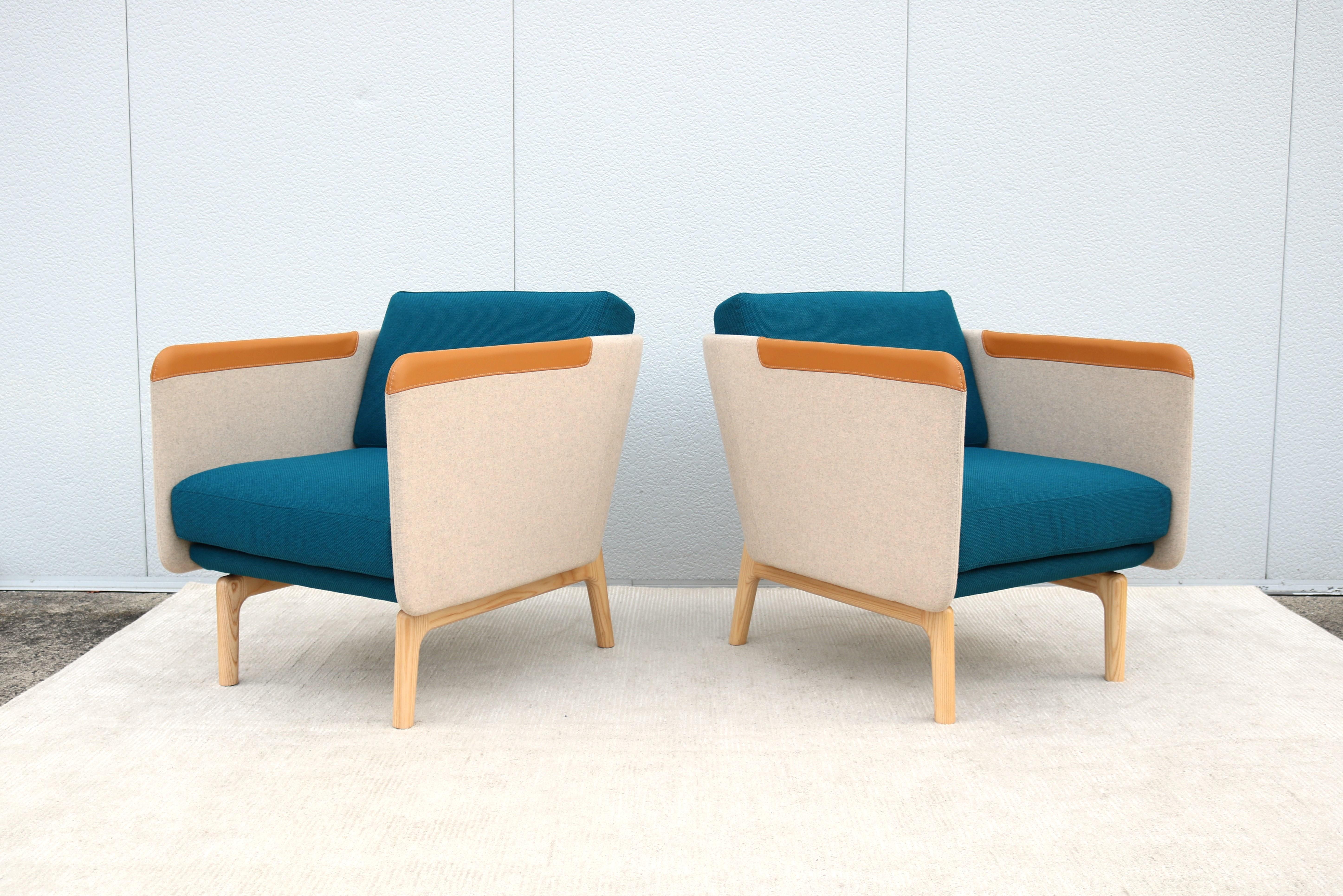 Contemporary Modern Roger Webb for OFS Heya Wool Lounge Chairs - a Pair For Sale 4