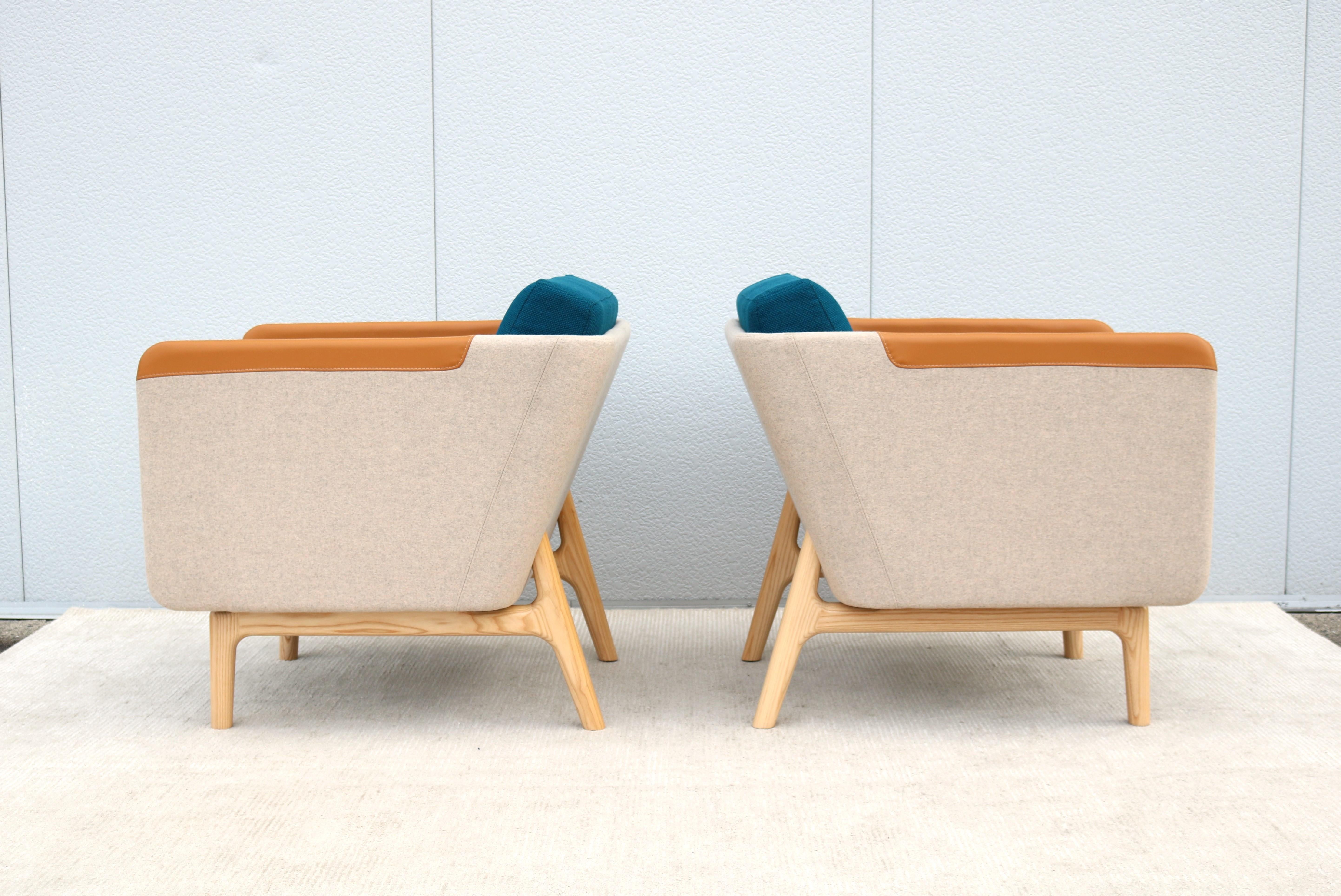 Contemporary Modern Roger Webb for OFS Heya Wool Lounge Chairs - a Pair For Sale 5