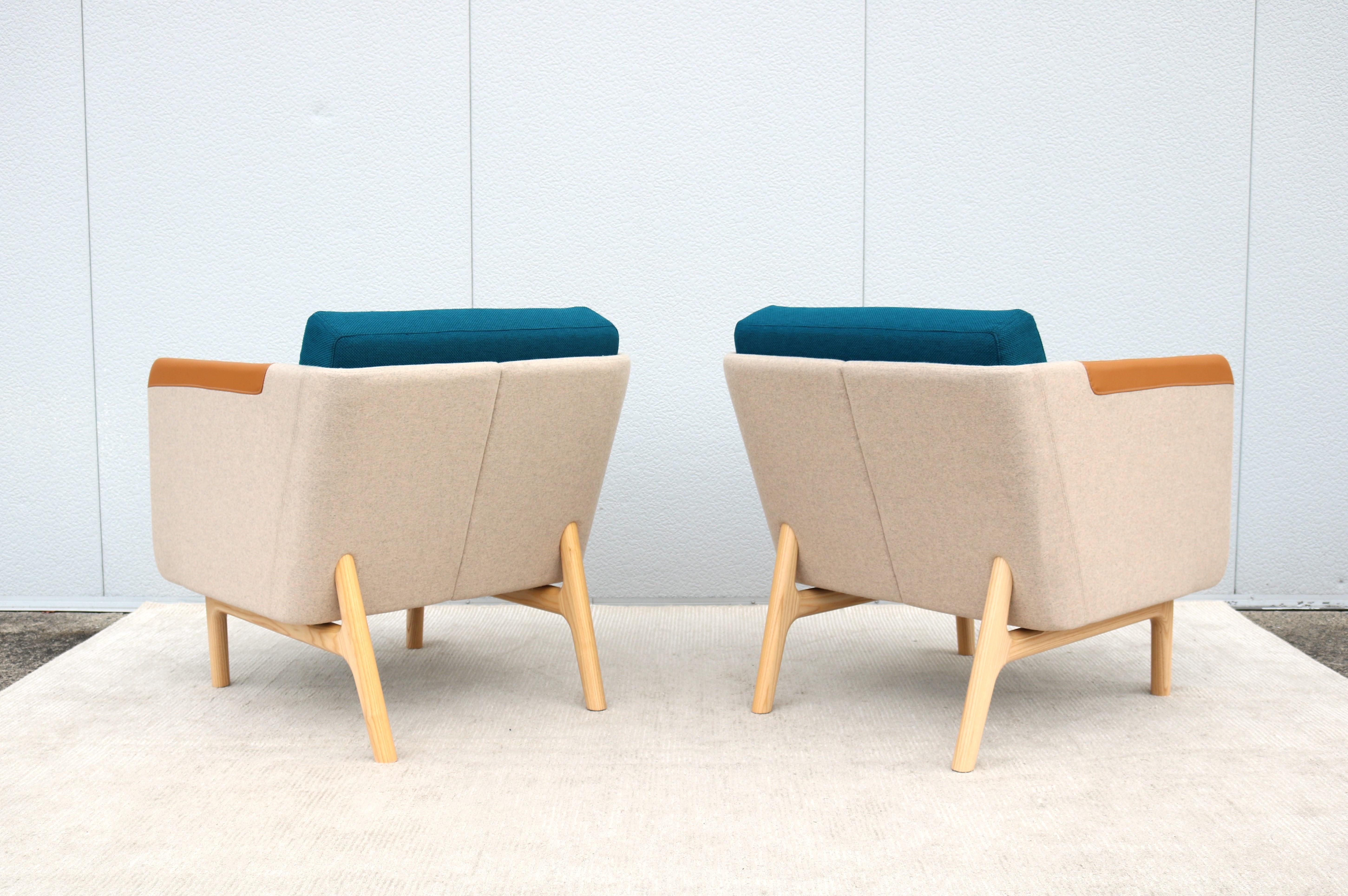 Contemporary Modern Roger Webb for OFS Heya Wool Lounge Chairs - a Pair For Sale 6