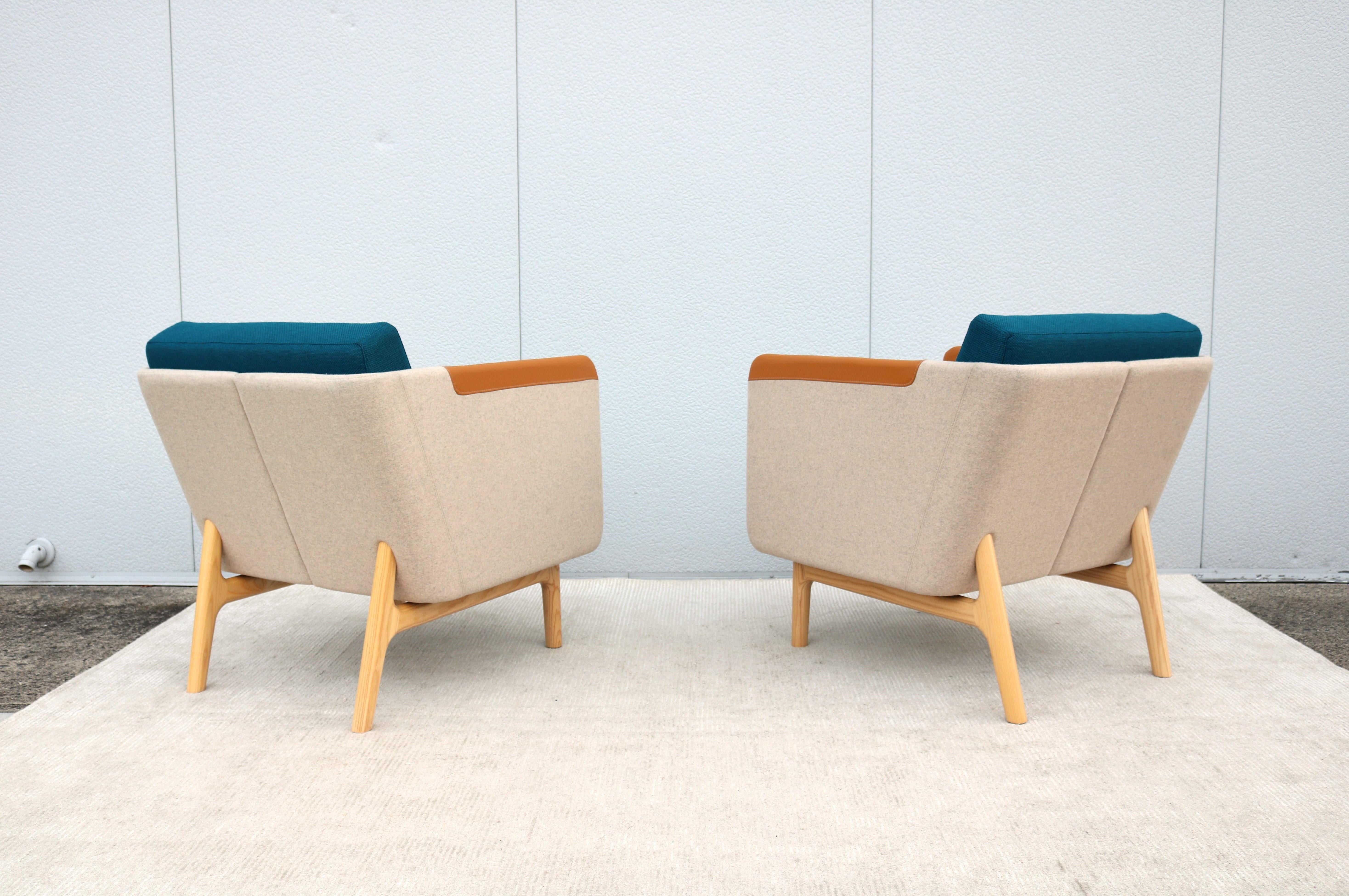 Contemporary Modern Roger Webb for OFS Heya Wool Lounge Chairs - a Pair For Sale 8