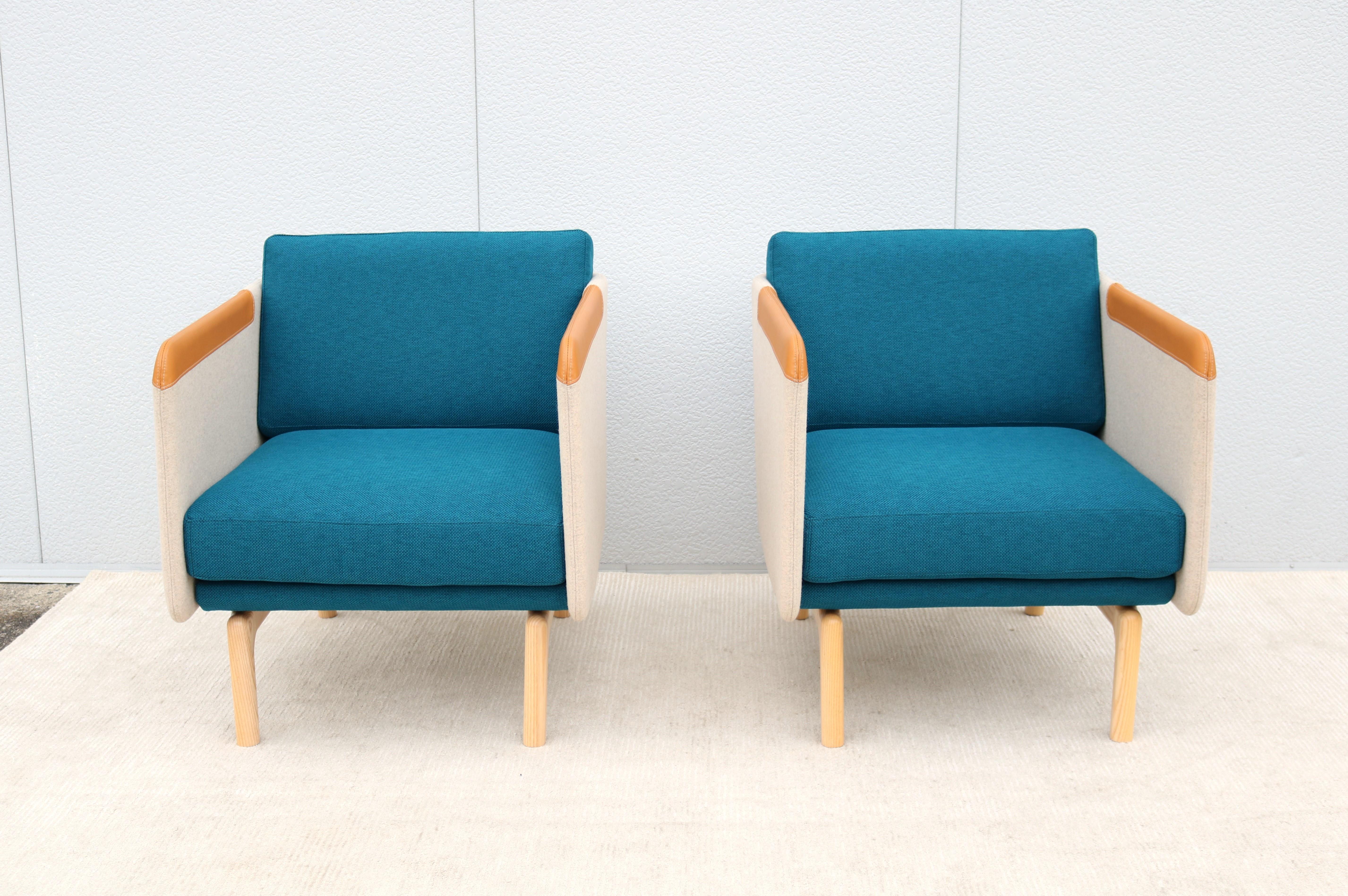 Contemporary Modern Roger Webb for OFS Heya Wool Lounge Chairs - a Pair In Excellent Condition For Sale In Secaucus, NJ