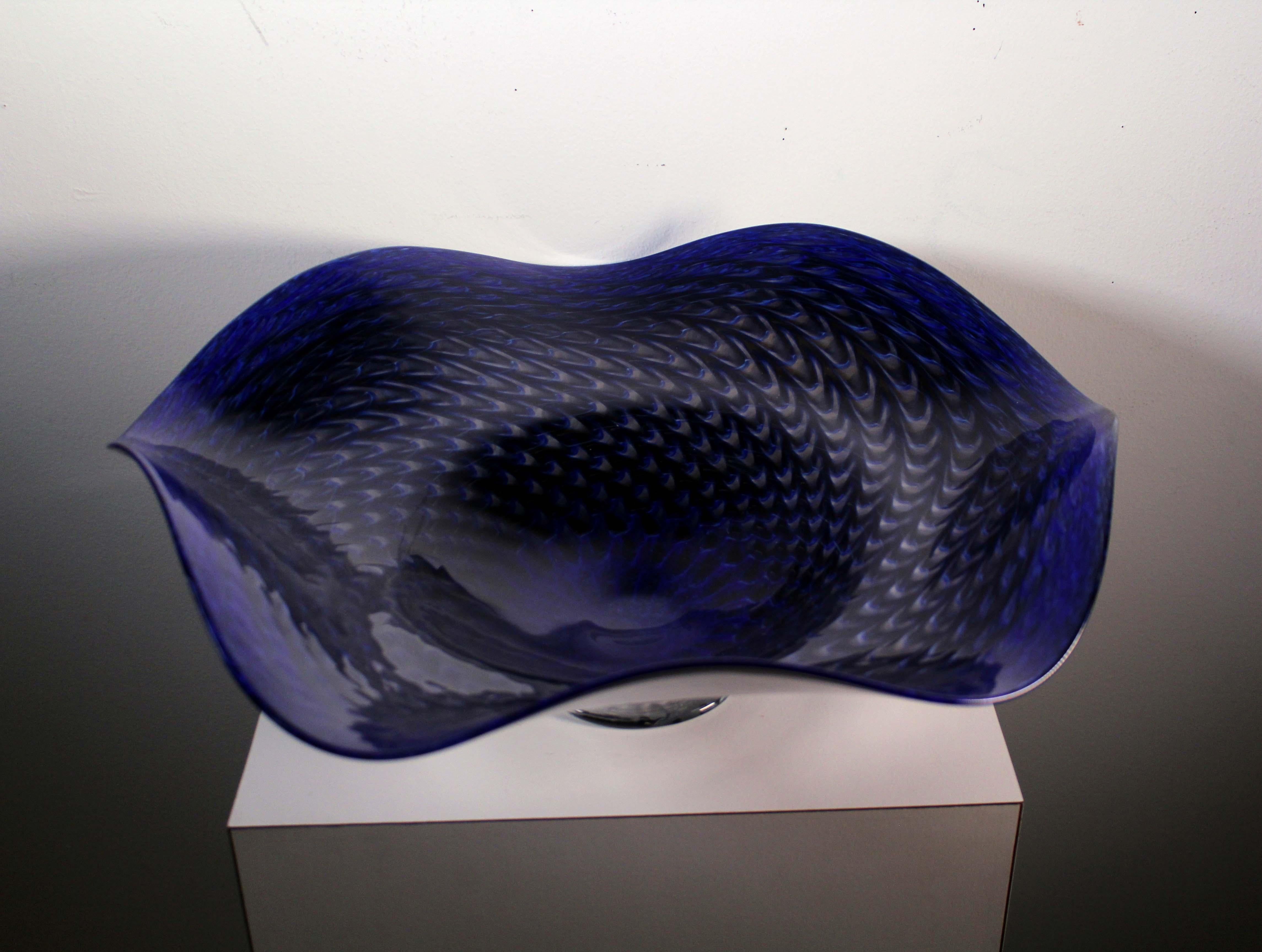 This stunning Ron Mynatt cobalt fluted signed art glass bowl is a beautiful piece of art. Made from hand-blown glass, this bowl has a gorgeous cobalt blue color and a unique fluted design. It features a signature from Ron Mynatt, an artist known for