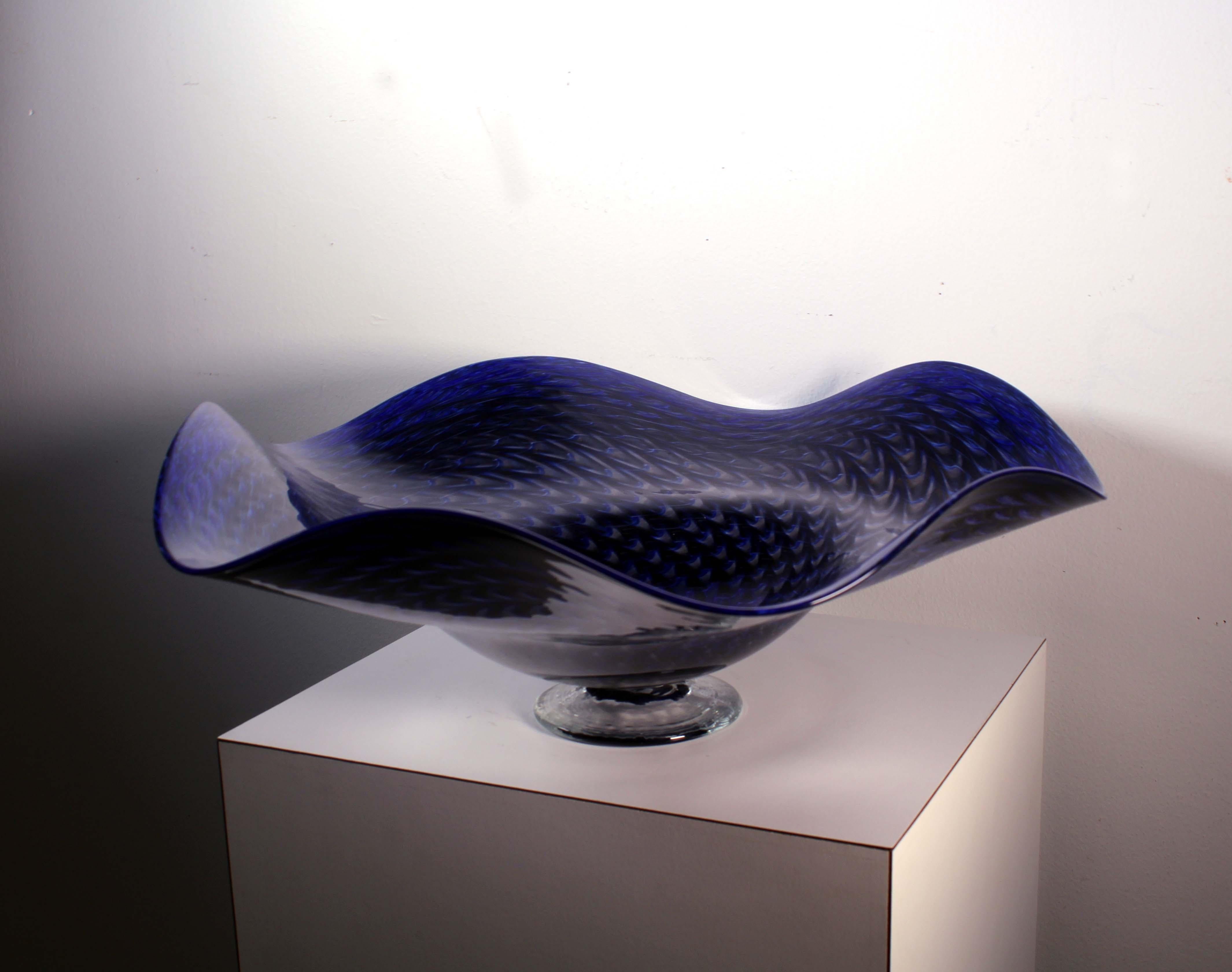 Contemporary Modern Ron Mynatt Cobalt Fluted Signed Art Glass Bowl In Good Condition For Sale In Keego Harbor, MI