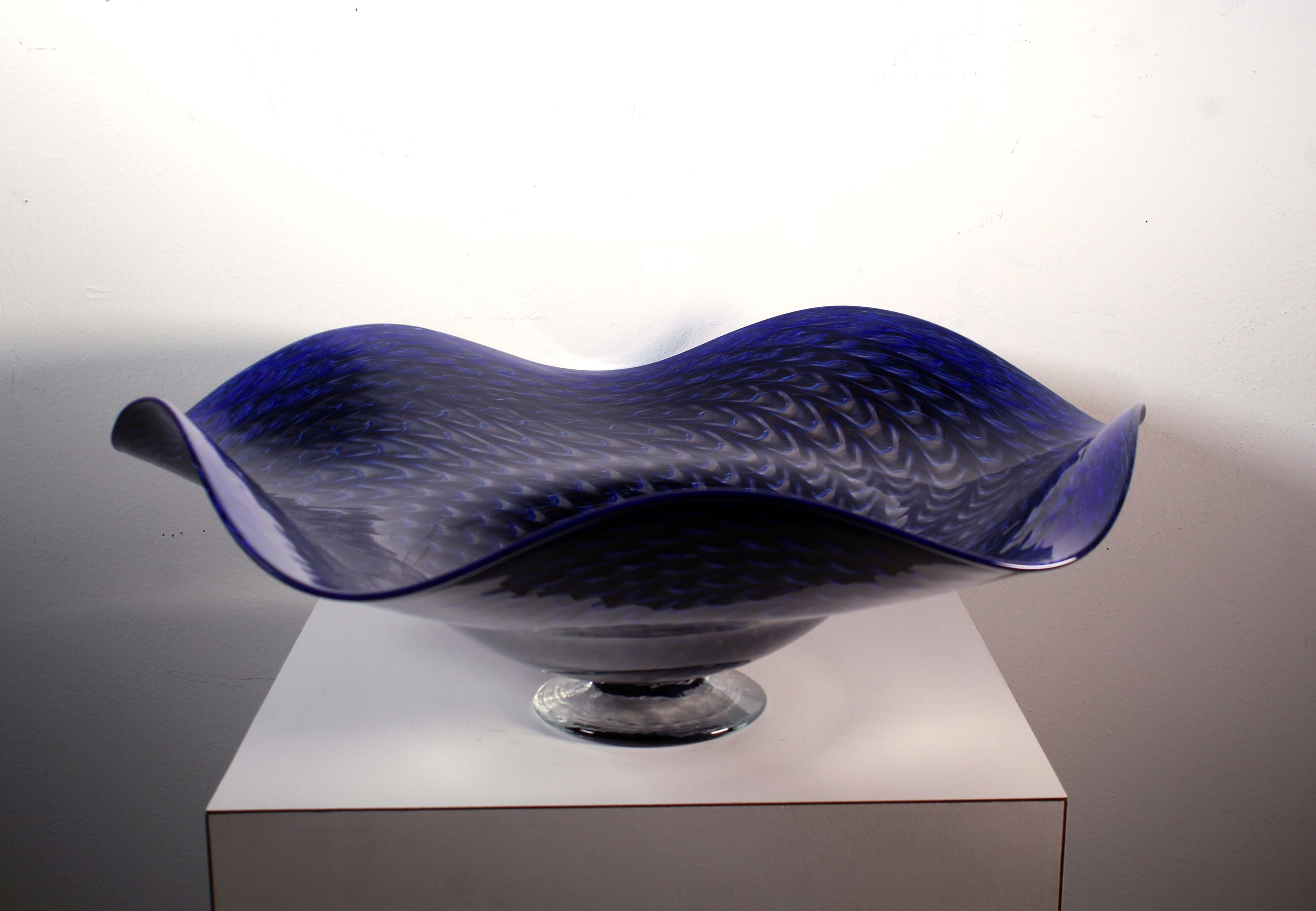 Ciotola in vetro artistico moderna Ron Mynatt Cobalt Fluted firmata in vendita 3