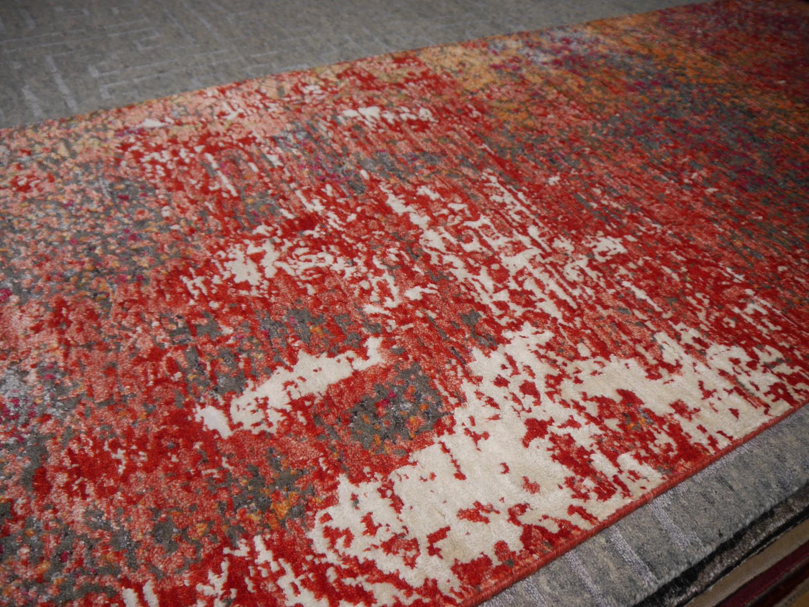 XXIe siècle et contemporain Contemporary Modern Rug Hand Knotsted Hallway Runner Red Djoharian Collection en vente